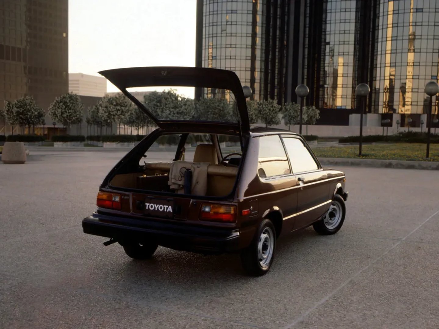 Toyota_Starlet_2_generation__Mini_3-doors__7.jpg