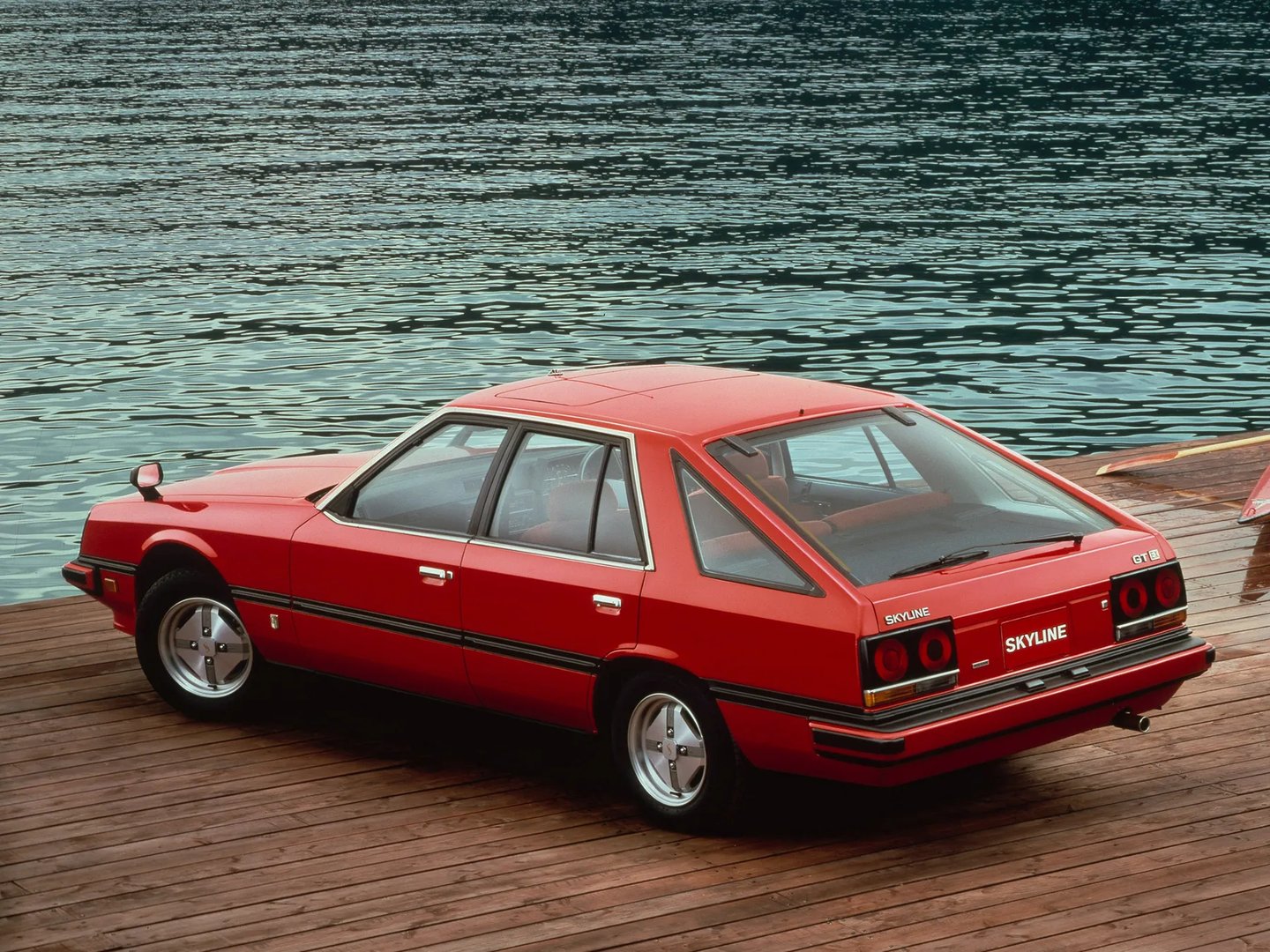 Nissan_Skyline_6_generation__Hatchback_5-door__1.jpg