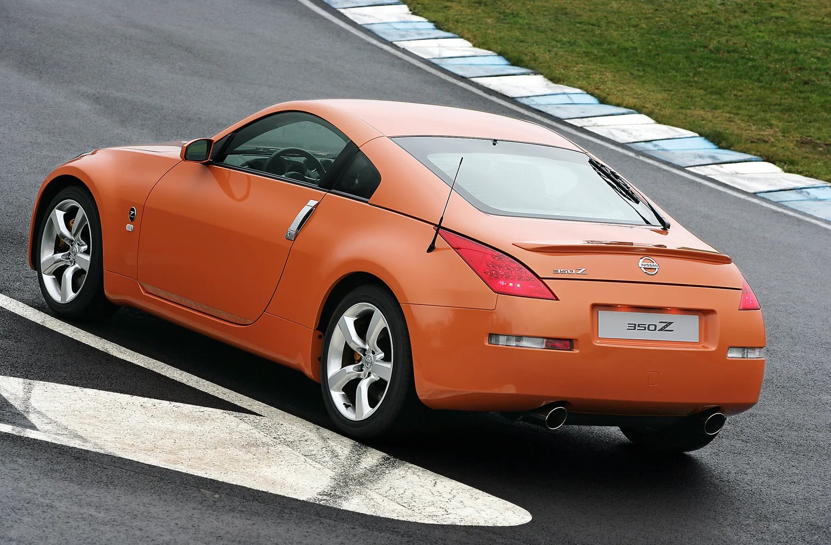 Nissan_350Z_1_generation_restyling__Coupe__5.jpg