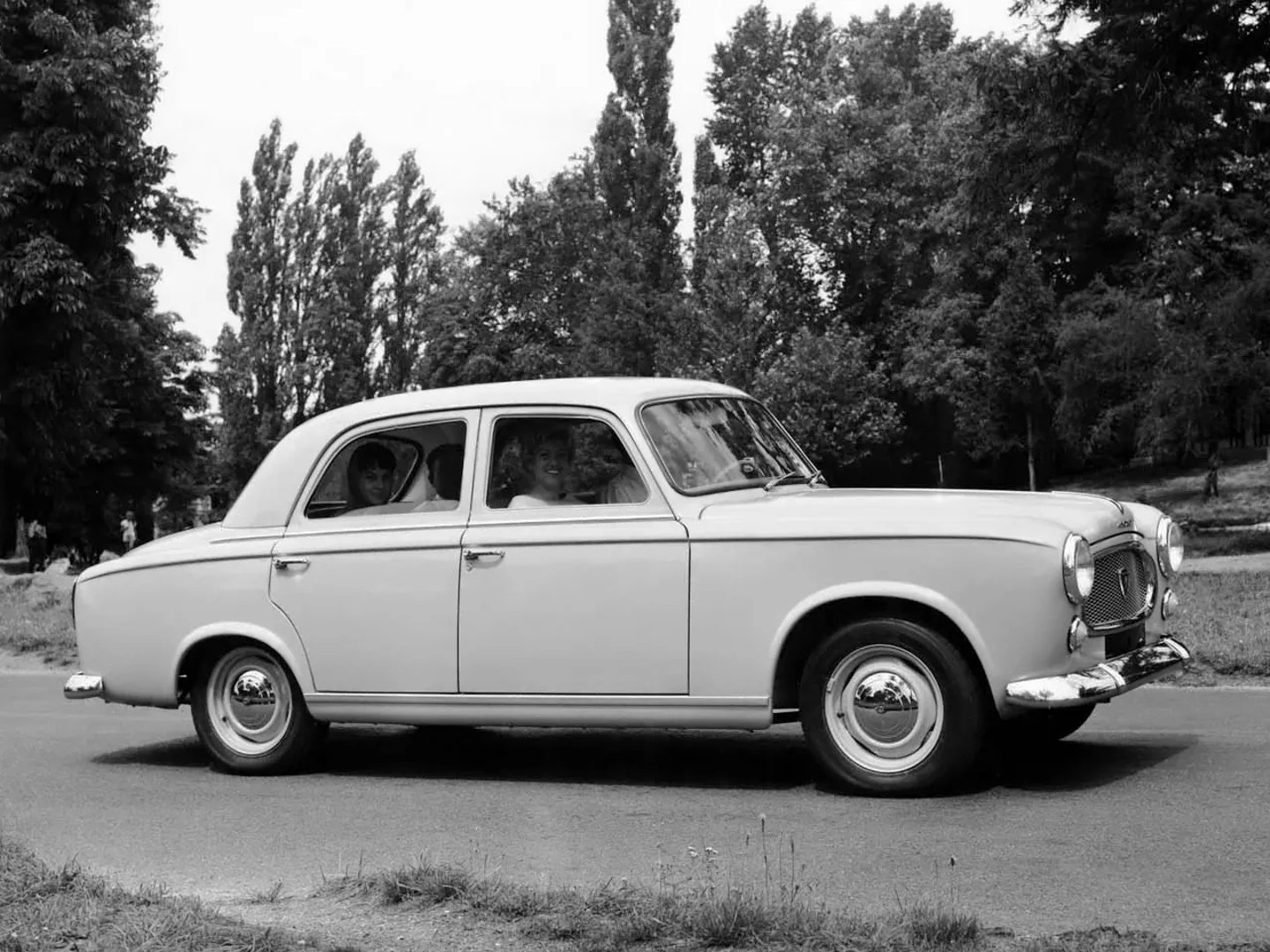Peugeot_403_1_generation__Sedan__1.jpg