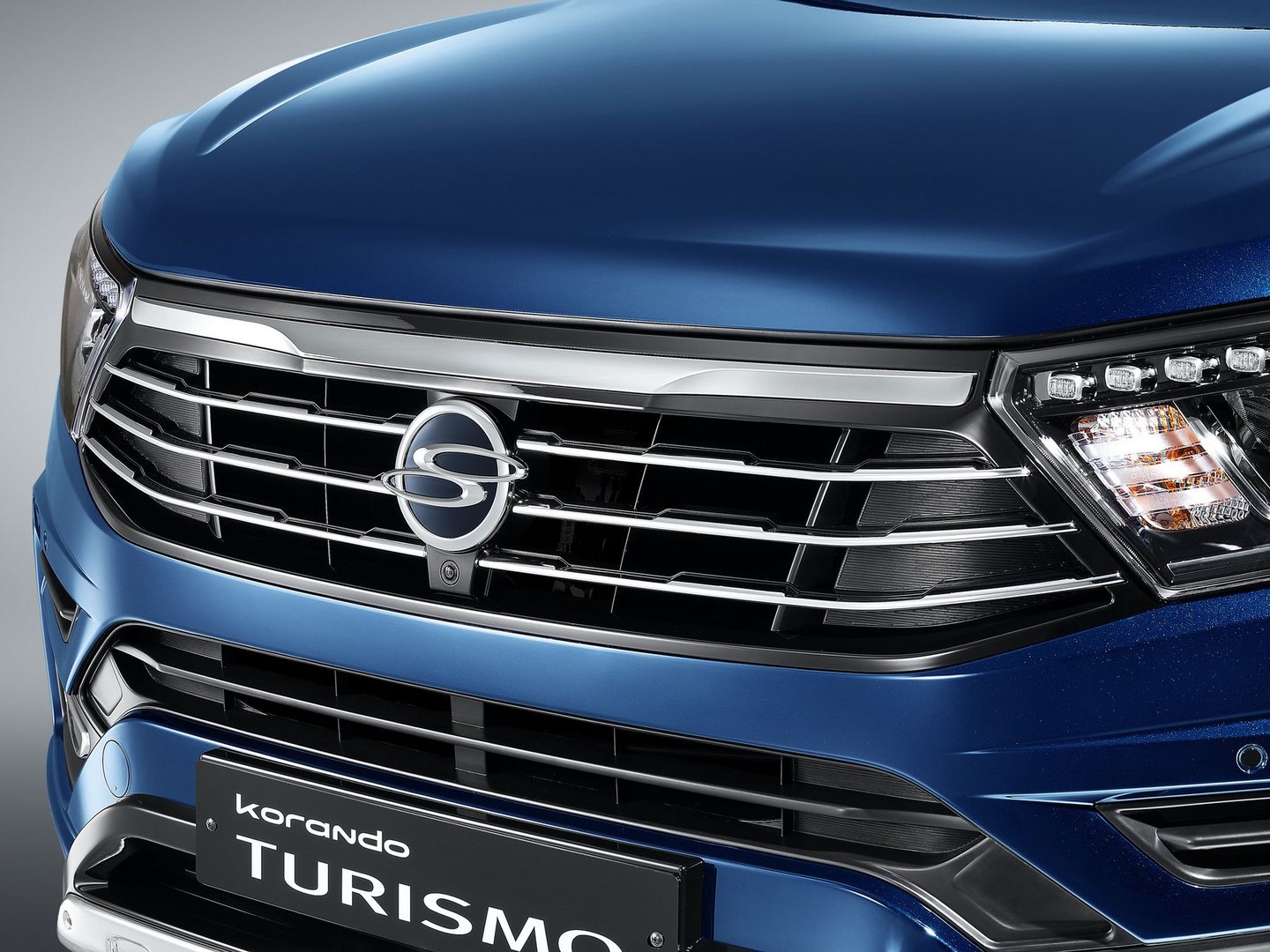 ssangyong_Korando_Turismo_1_generation_restyling__Minivan__24.jpg