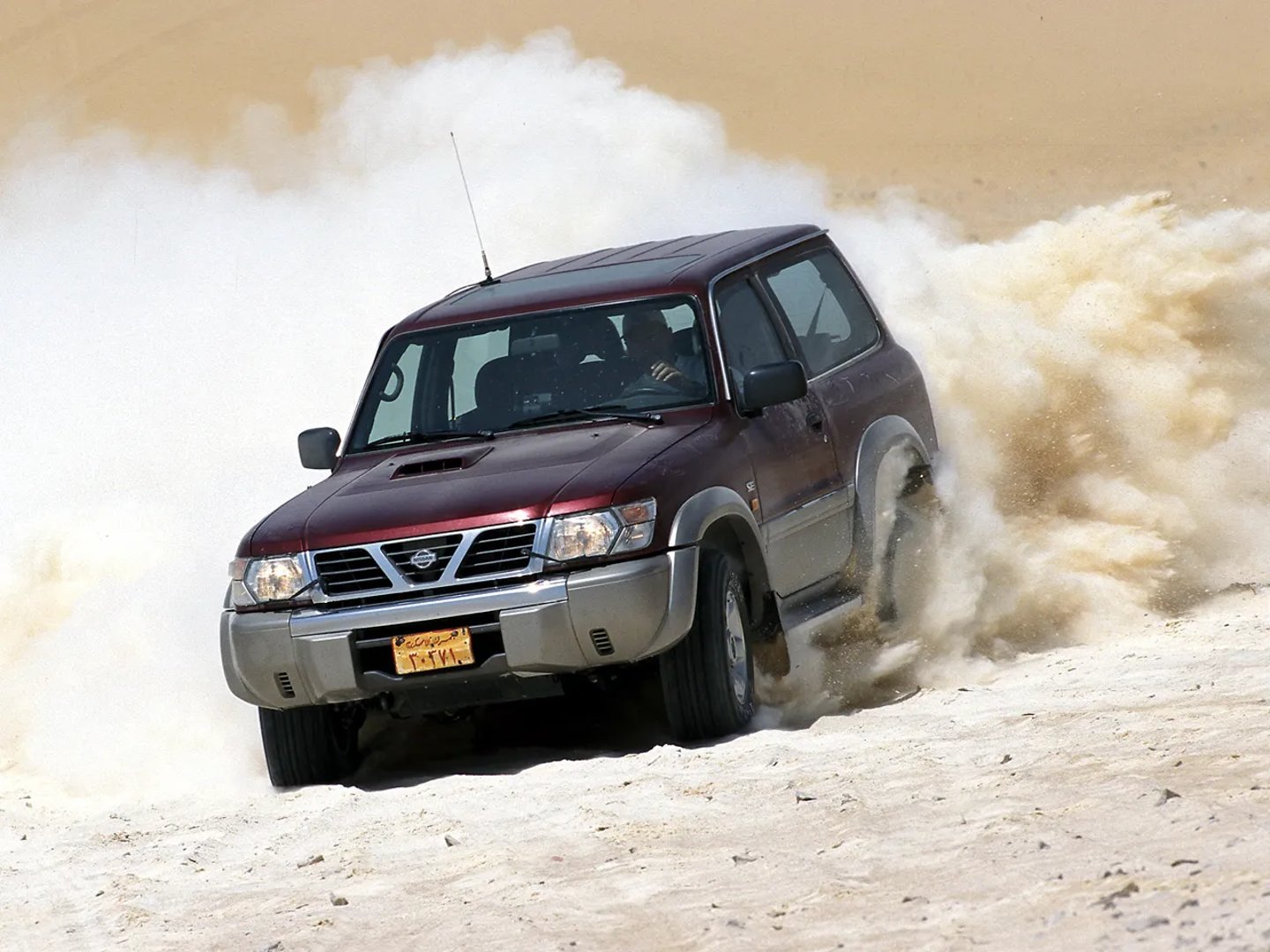 Nissan_Patrol_5_generation__SUV_3-doors__4.jpg