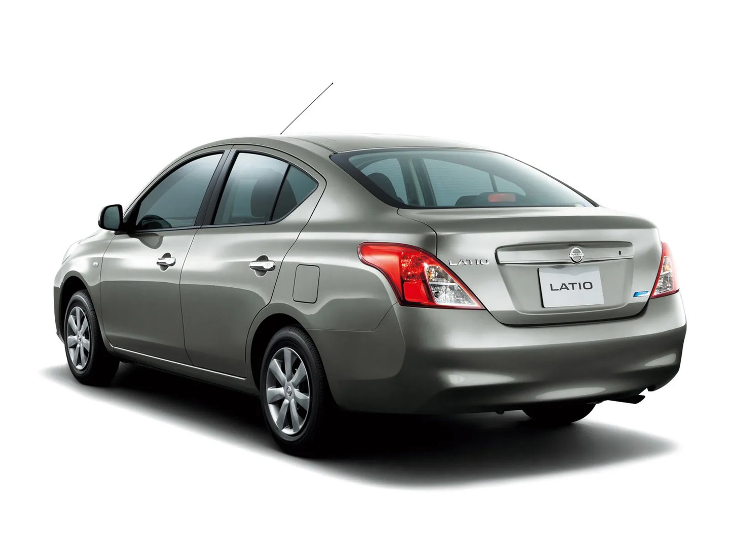 Nissan_Latio_1_generation__Sedan__1.jpg