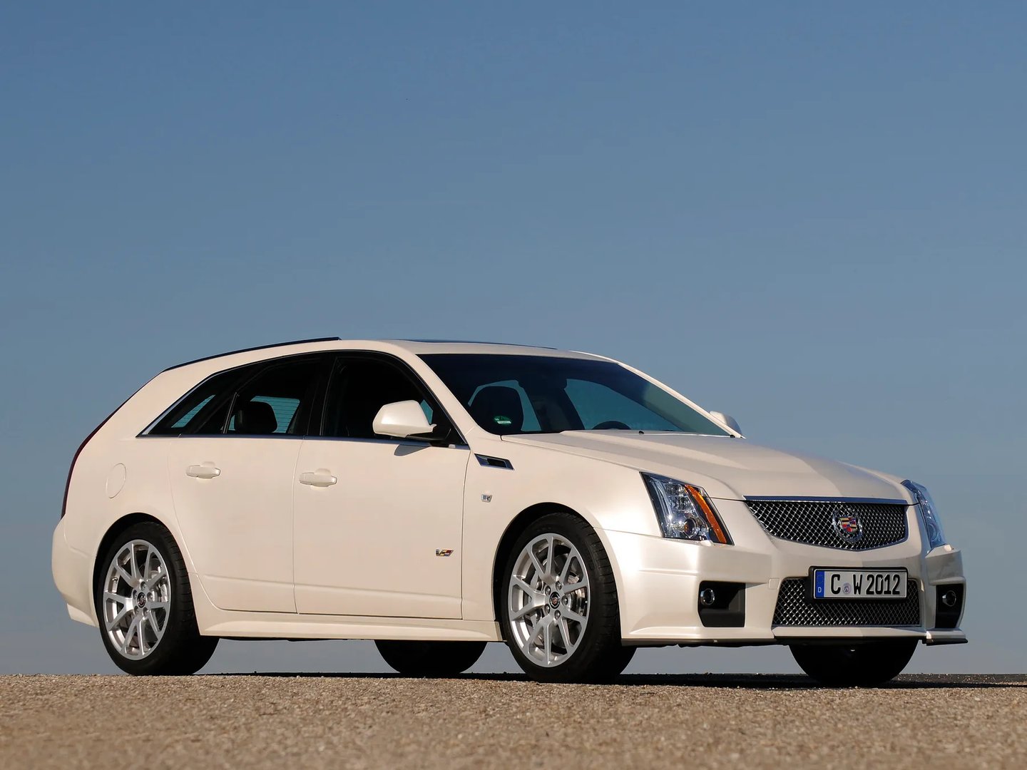 Cadillac_CTS-V_2_generation__Estate_5-door__8.jpg