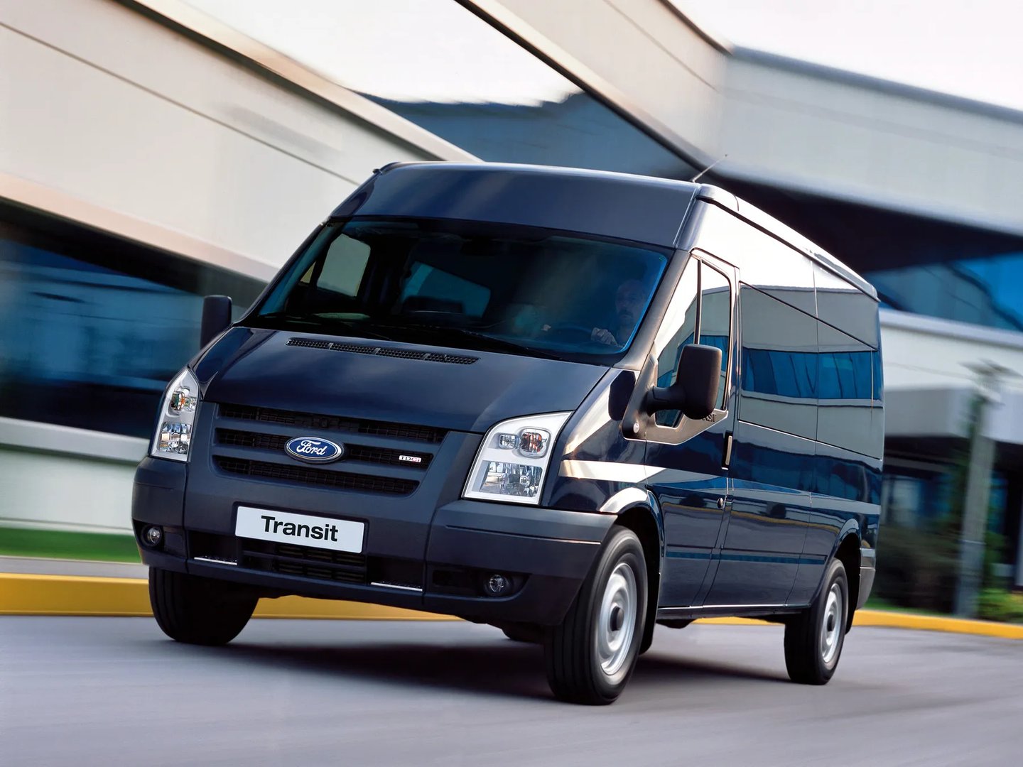 Ford_Transit_3_generation_restyling__Van_Long__1.jpg