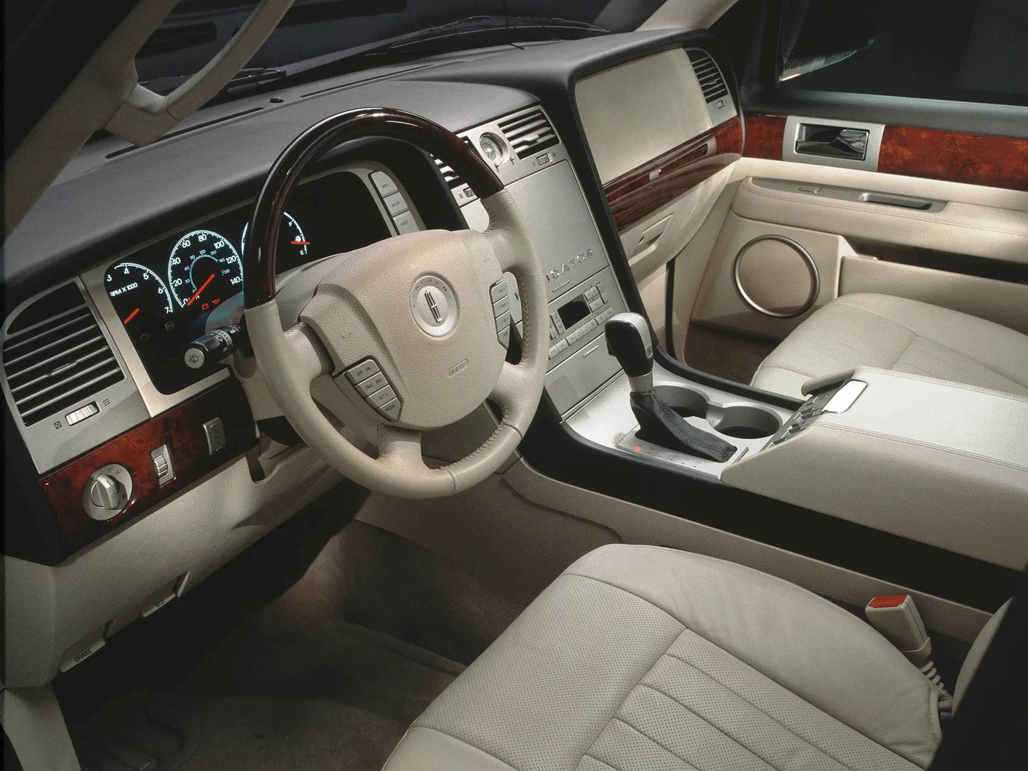 Lincoln_Navigator_2_generation__SUV_5-doors__13.jpg