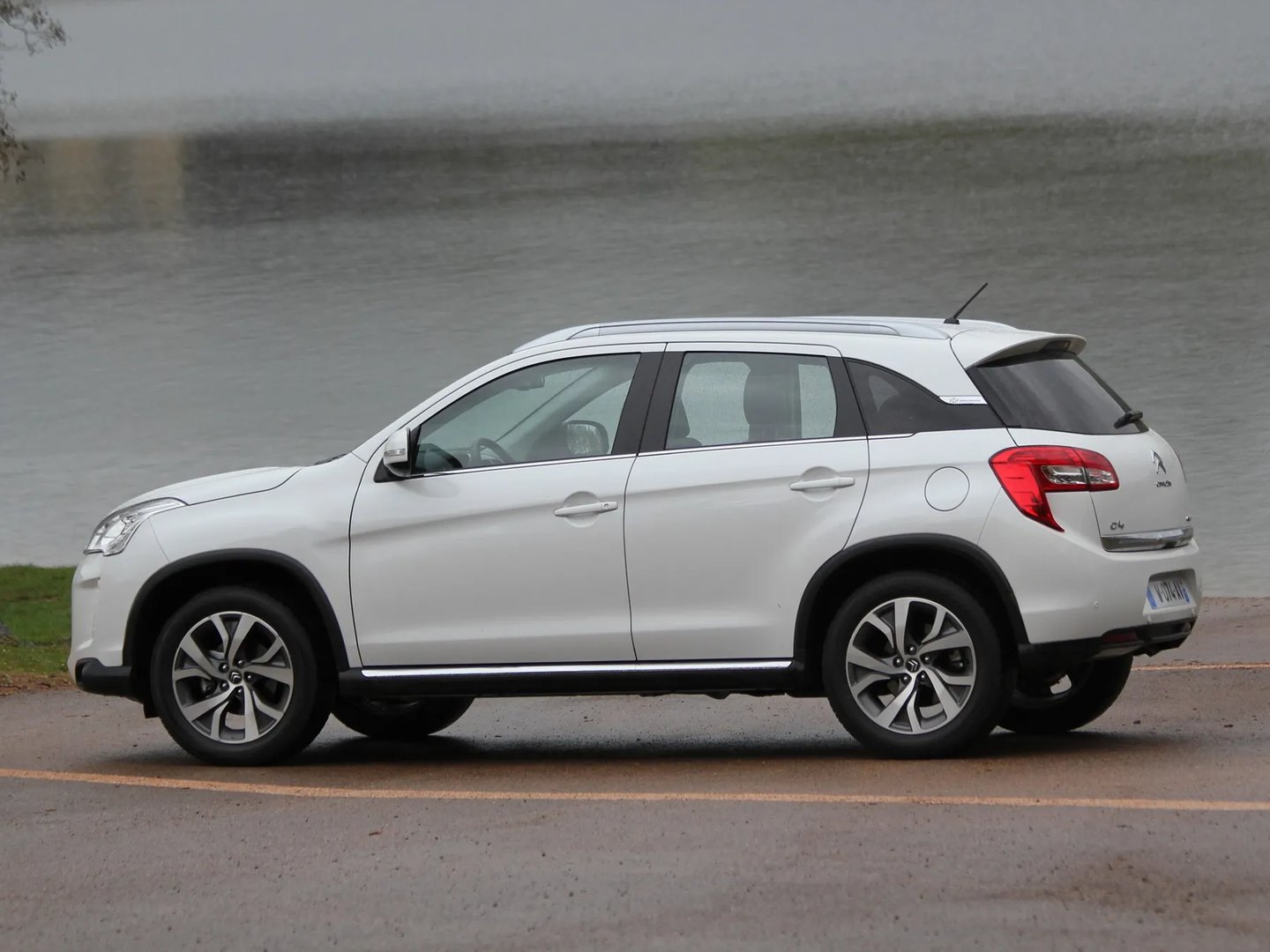 Citroen_C4_Aircross_1_generation__SUV_5-doors__10.jpg