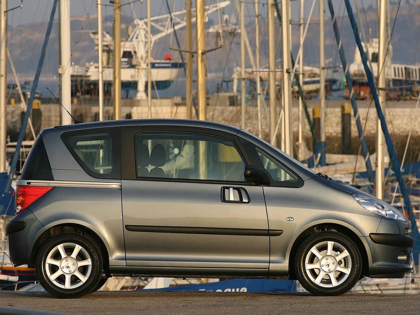 Peugeot_1007_1_generation__Hatchback_3-door__5.jpg