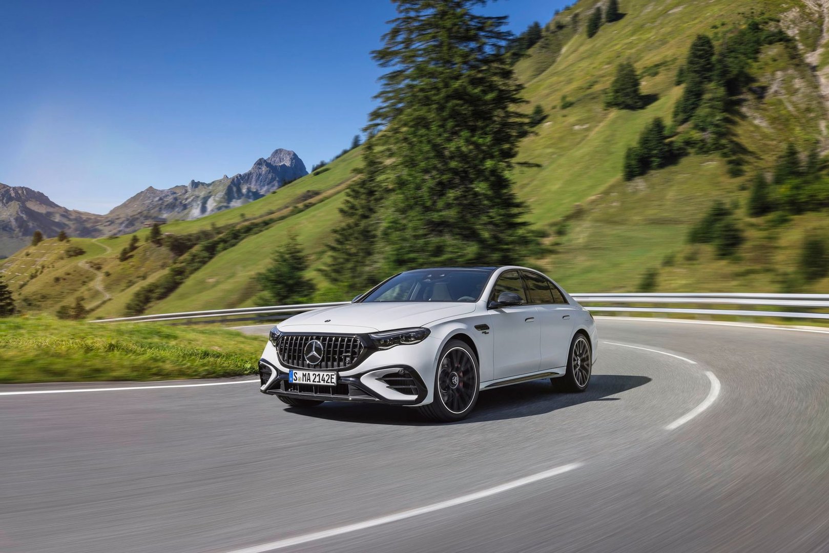 mercedes-benz_E-Class_AMG_6_generation__Sedan__8.jpg