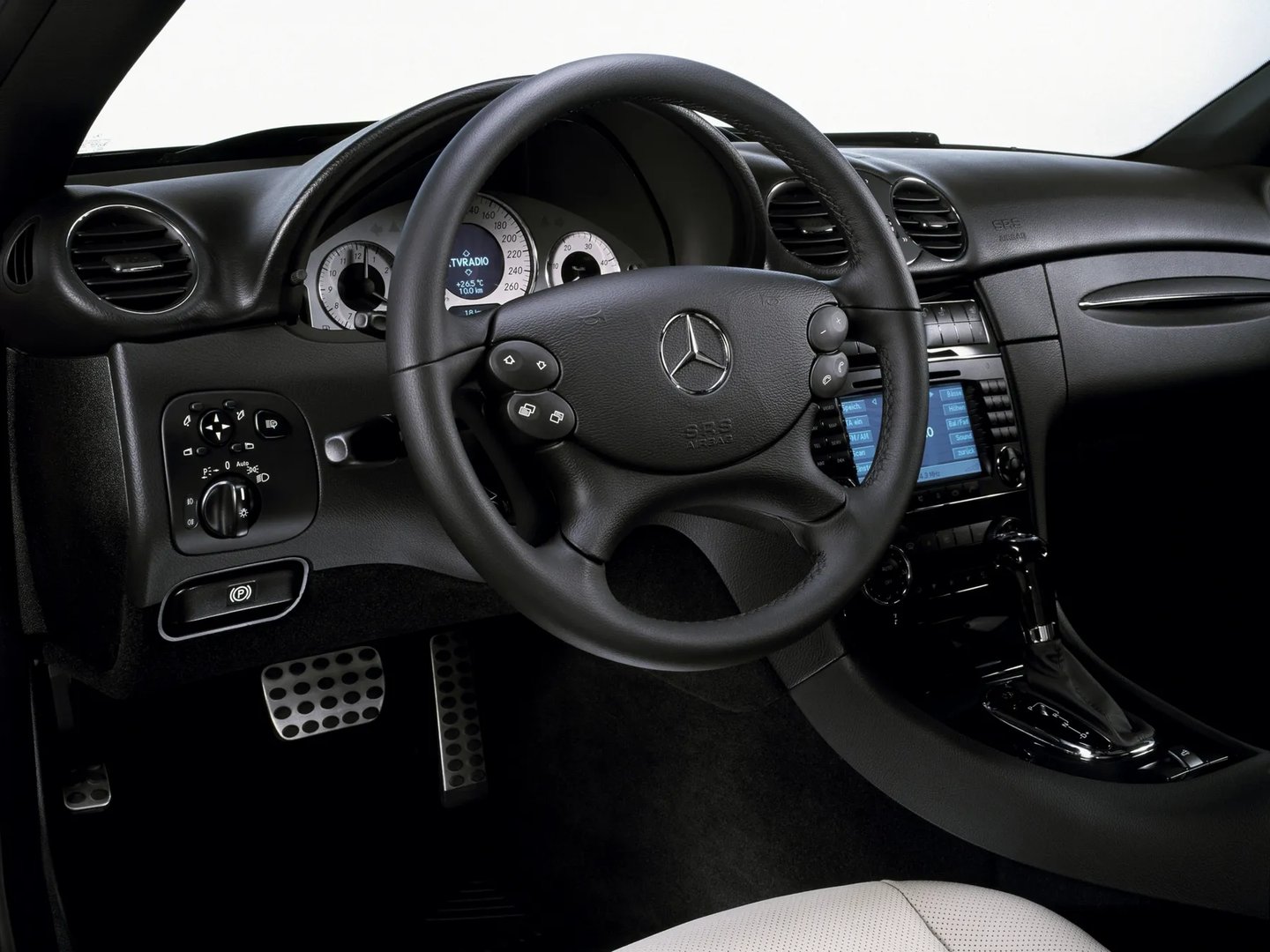 Mercedes_CLK-Class_2_generation_restyling__Cabrio__11.jpg