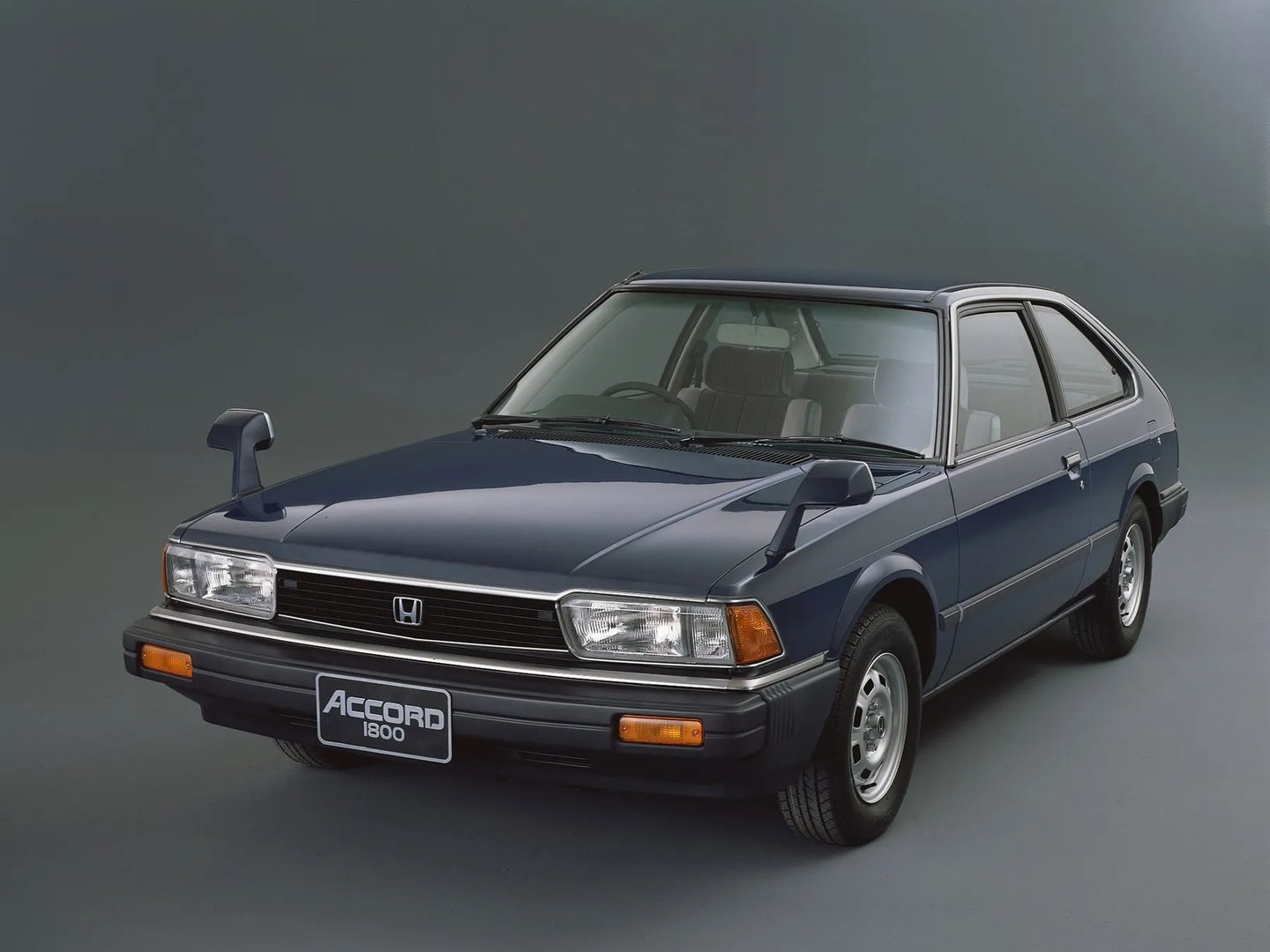 Honda_Accord_2_generation__Hatchback_3-door__2.jpg