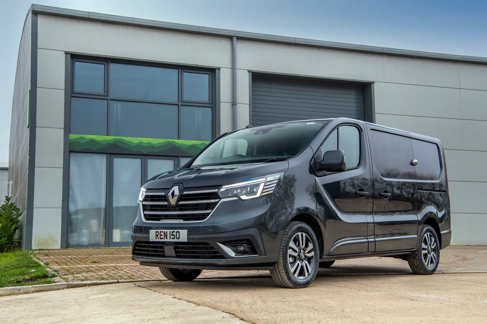 Renault_Trafic_3_generation_restyling__Van_Long__9.jpg