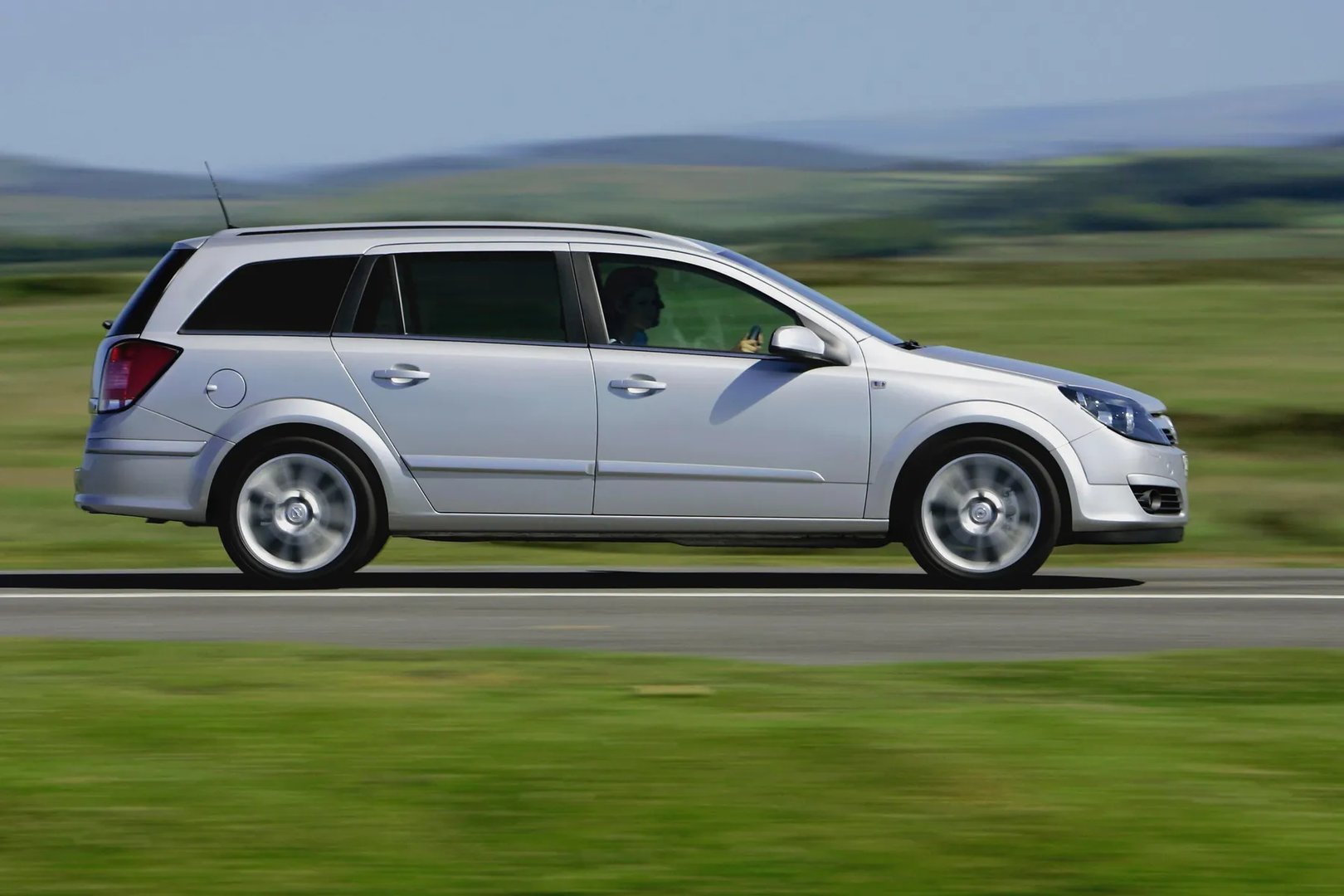 Opel_Astra_3_generation__Estate_5-door__7.jpg