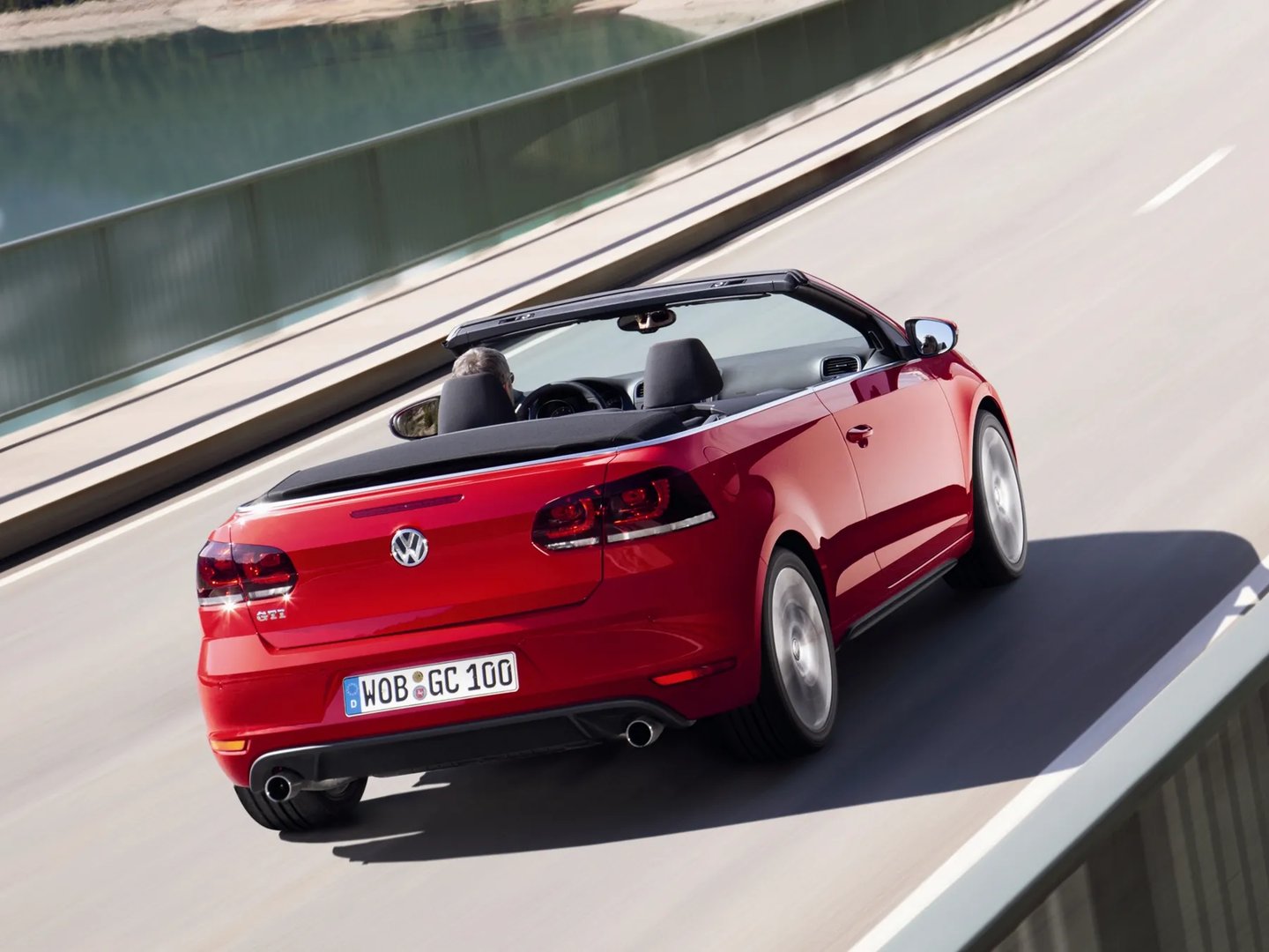 Volkswagen_Golf_GTI_6_generation__Cabrio__2.jpg