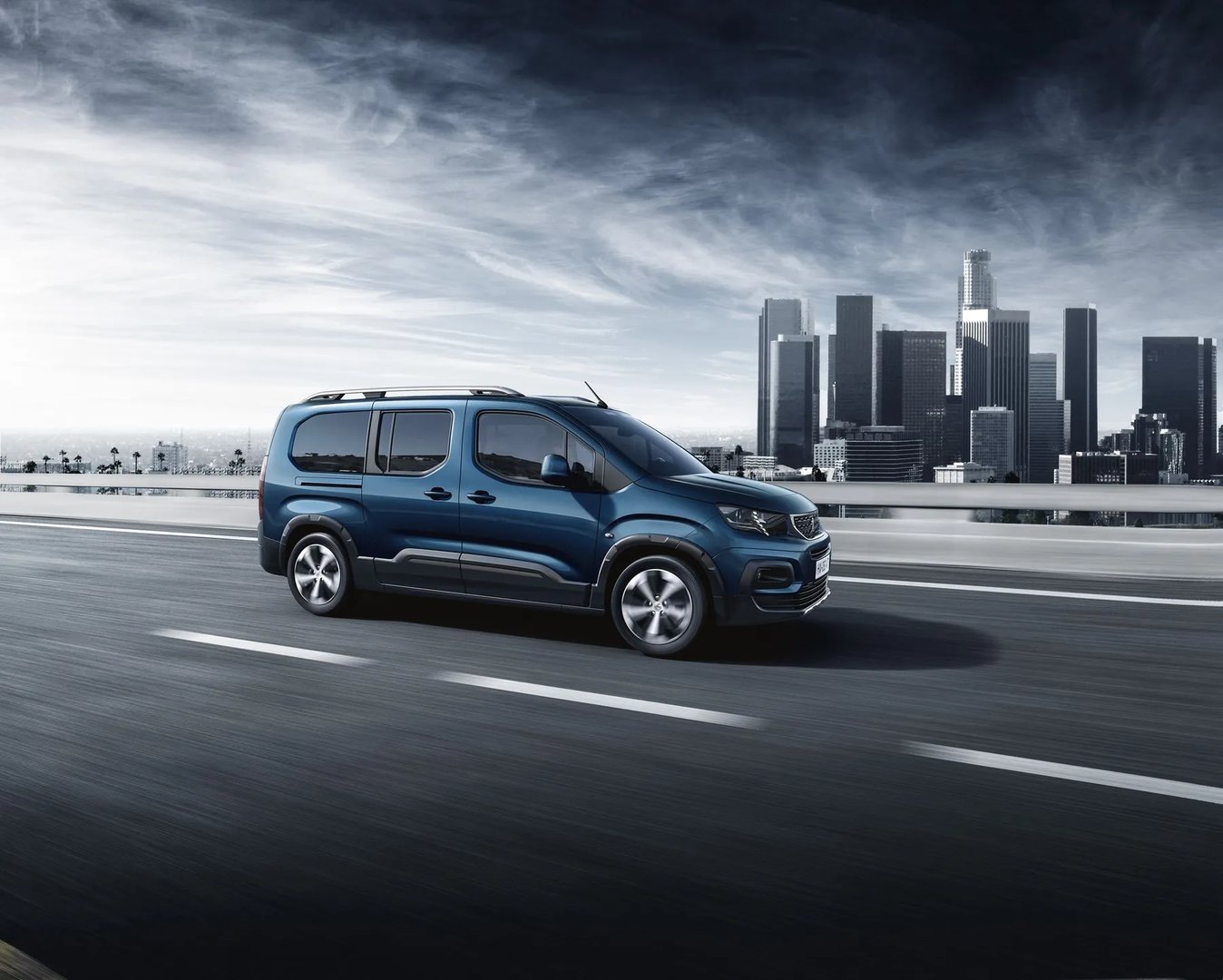 Peugeot_Rifter_1_generation__Compact_Van_Long__3.jpg