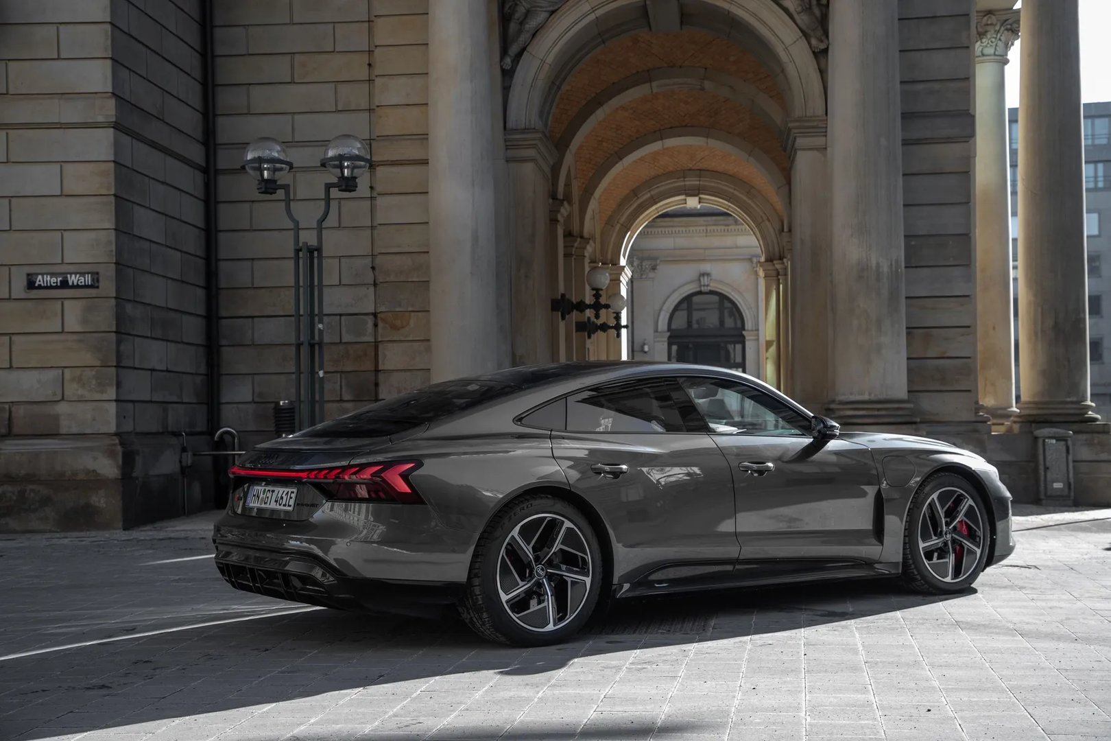 Audi_RS_e-tron_GT_1_generation__Sedan__6.jpg