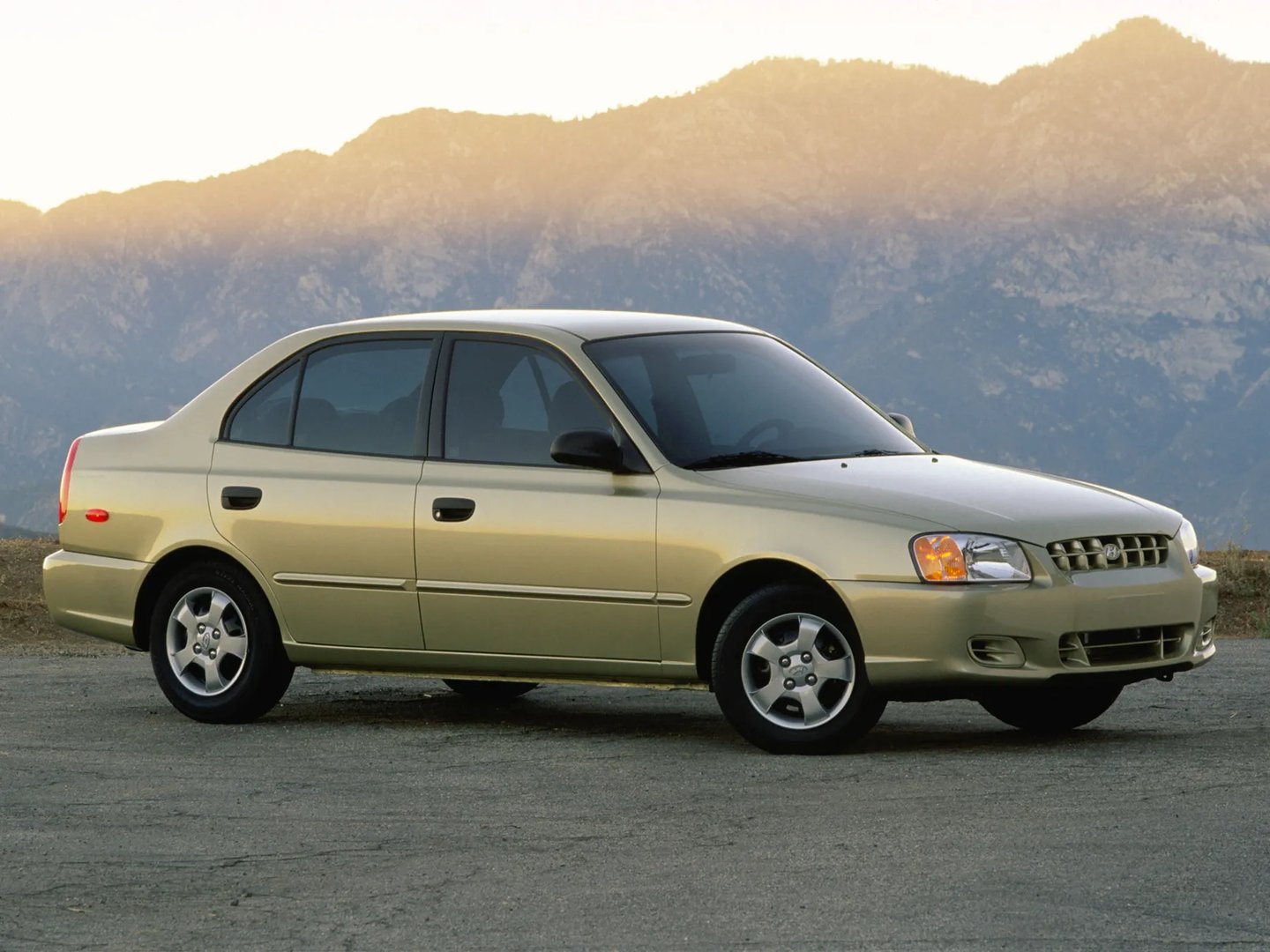 Hyundai_Accent_2_generation__Sedan__1.jpg