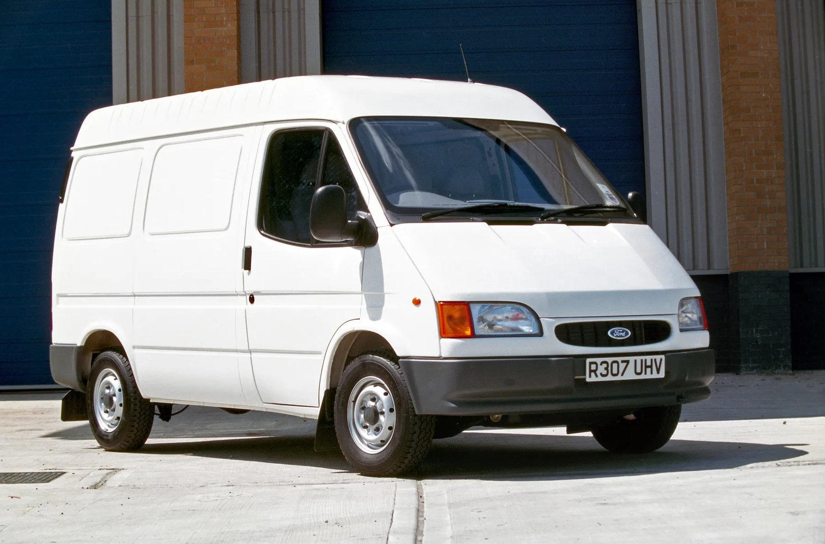 Ford_Transit_2_generation_restyling__Van__2.jpg