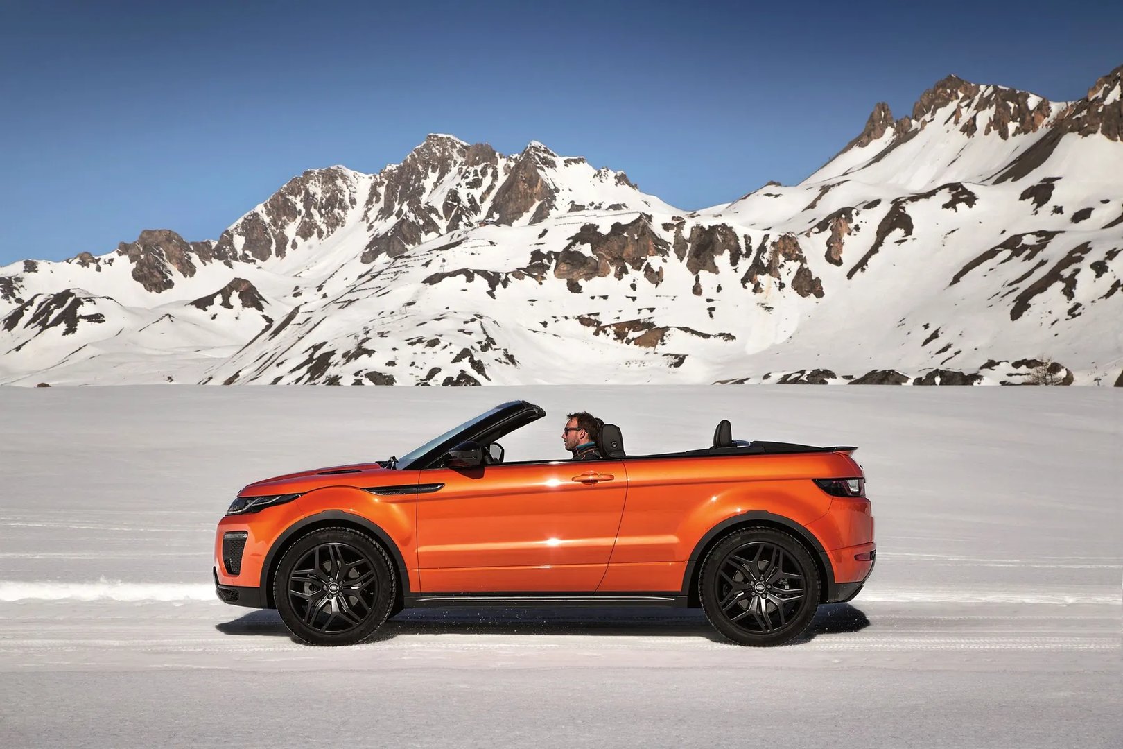 Land Rover_Range_Rover_Evoque_1_generation_restyling__SUV_cabriolet__10.jpg