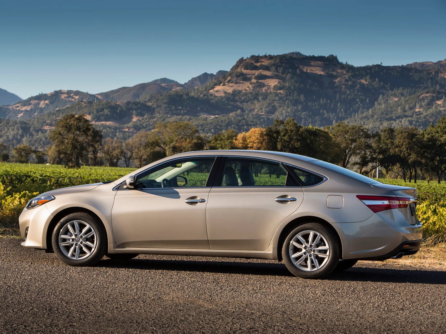 Toyota_Avalon_4_generation__Sedan__2.jpg