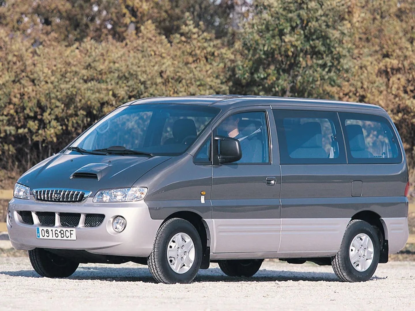 Hyundai_Starex_1_generation_restyling__Minivan__4.jpg