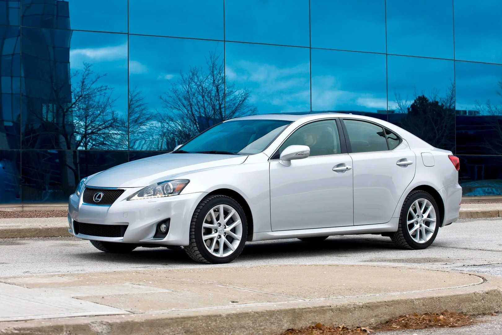 Lexus_IS_2_generation_restyling_2__Sedan__8.jpg