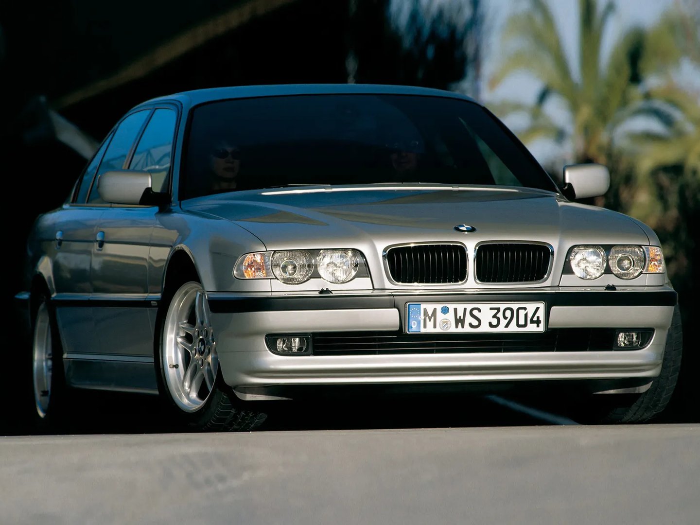 BMW_7_series_3_generation_restyling__Sedan__3.jpg