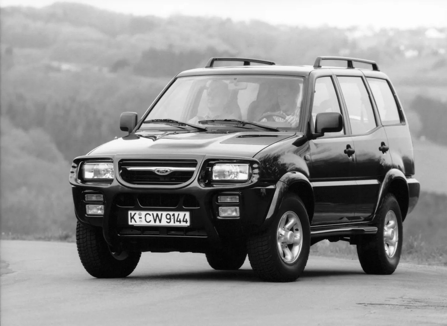 Ford_Maverick_1_generation__SUV_5-doors__2.jpg
