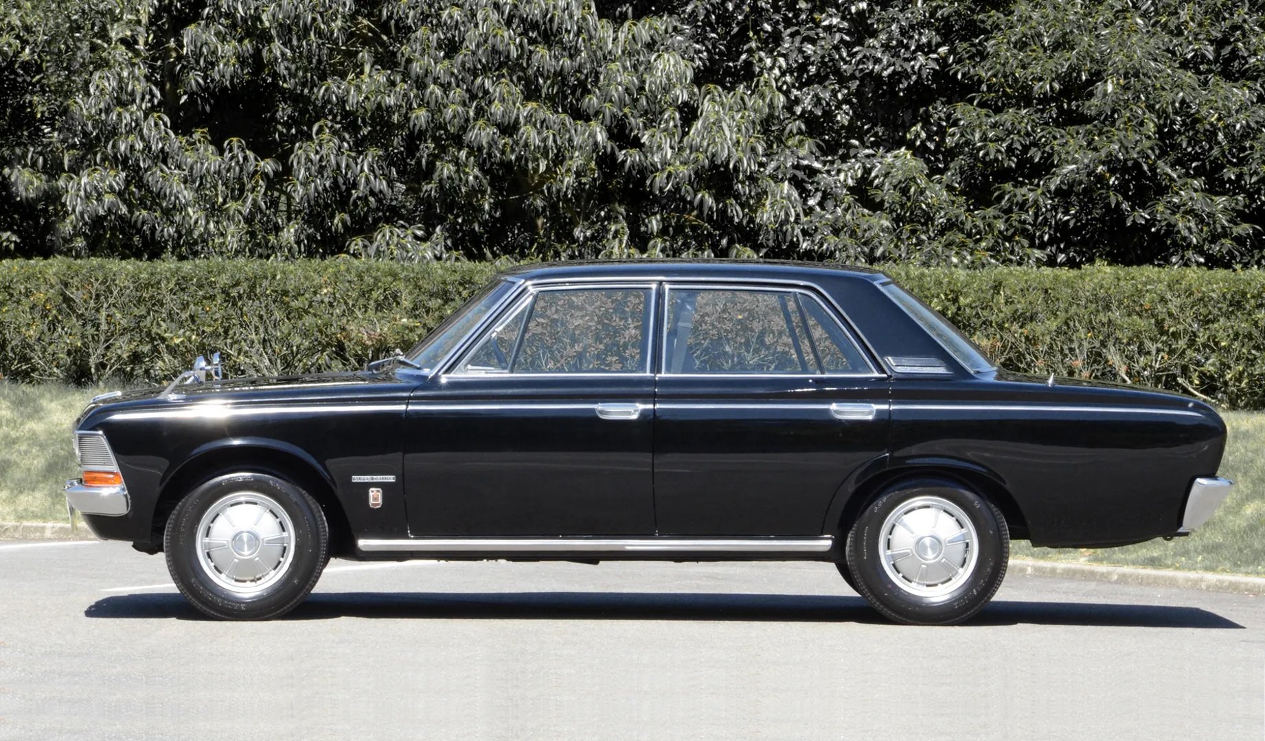 Toyota_Crown_3_generation__Sedan__1.jpg