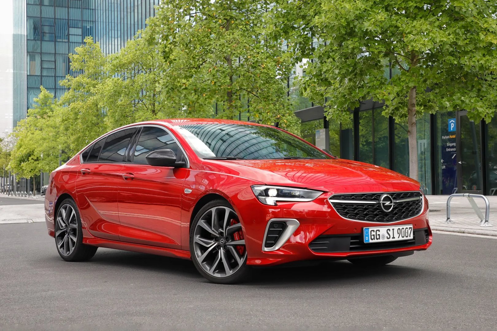 Opel_Insignia_GSi_2_generation_restyling__Liftback__1.jpg
