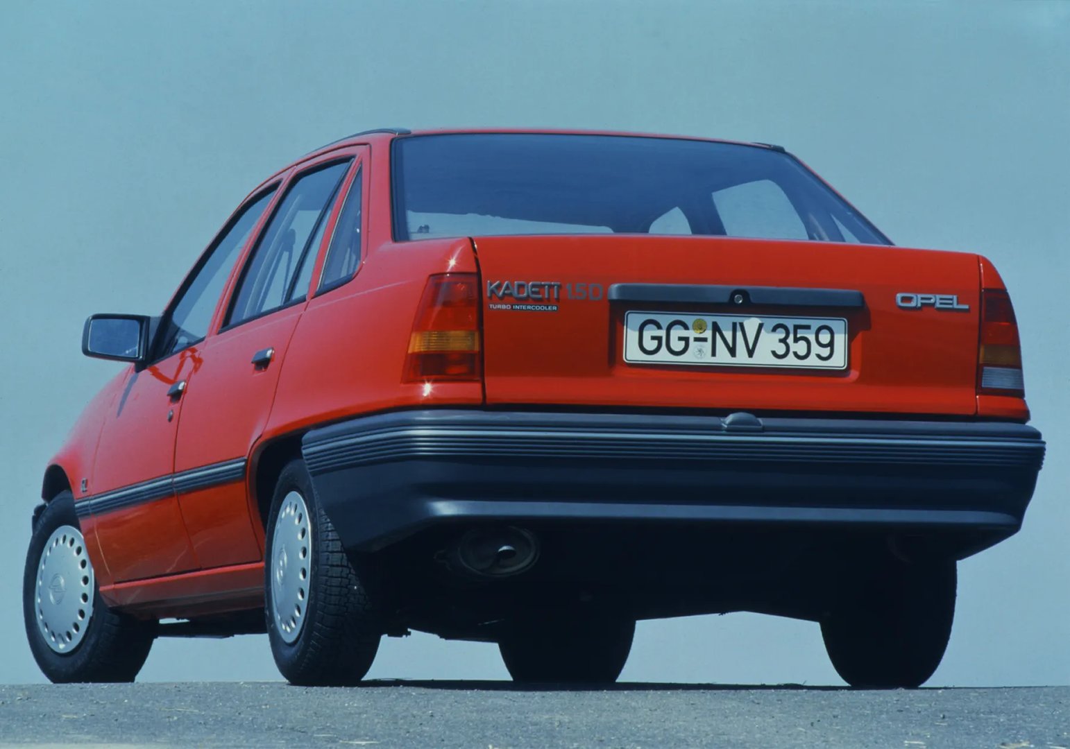 Opel_Kadett_5_generation__Sedan__2.jpg