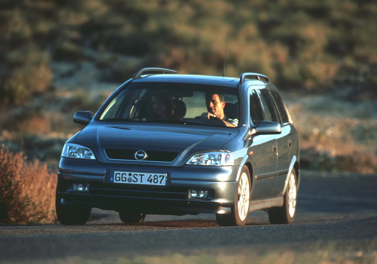 Opel_Astra_2_generation__Estate_5-door__8.jpg