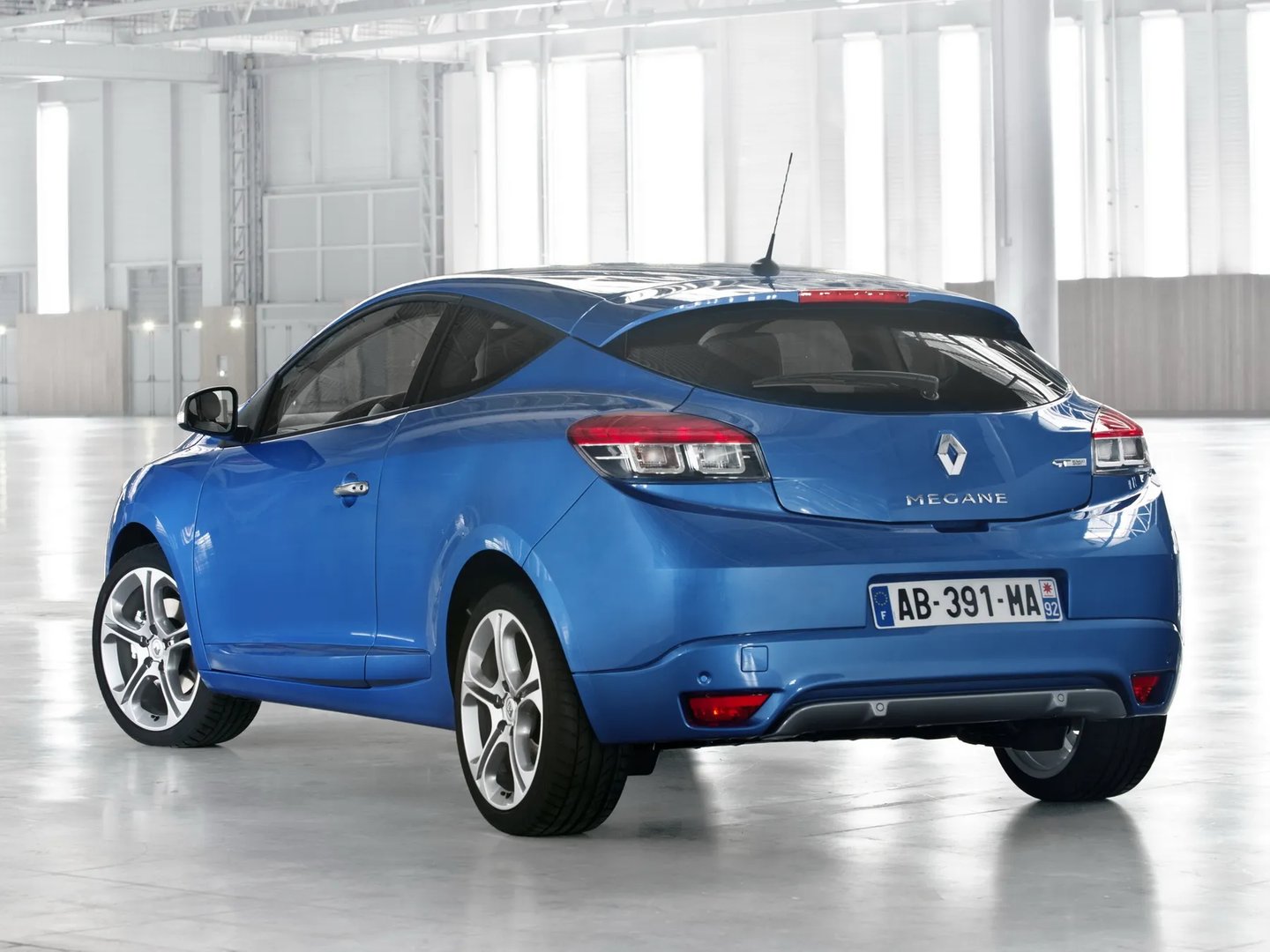 Renault_Megane_3_generation_restyling_2__Hatchback_3-door__8.jpg