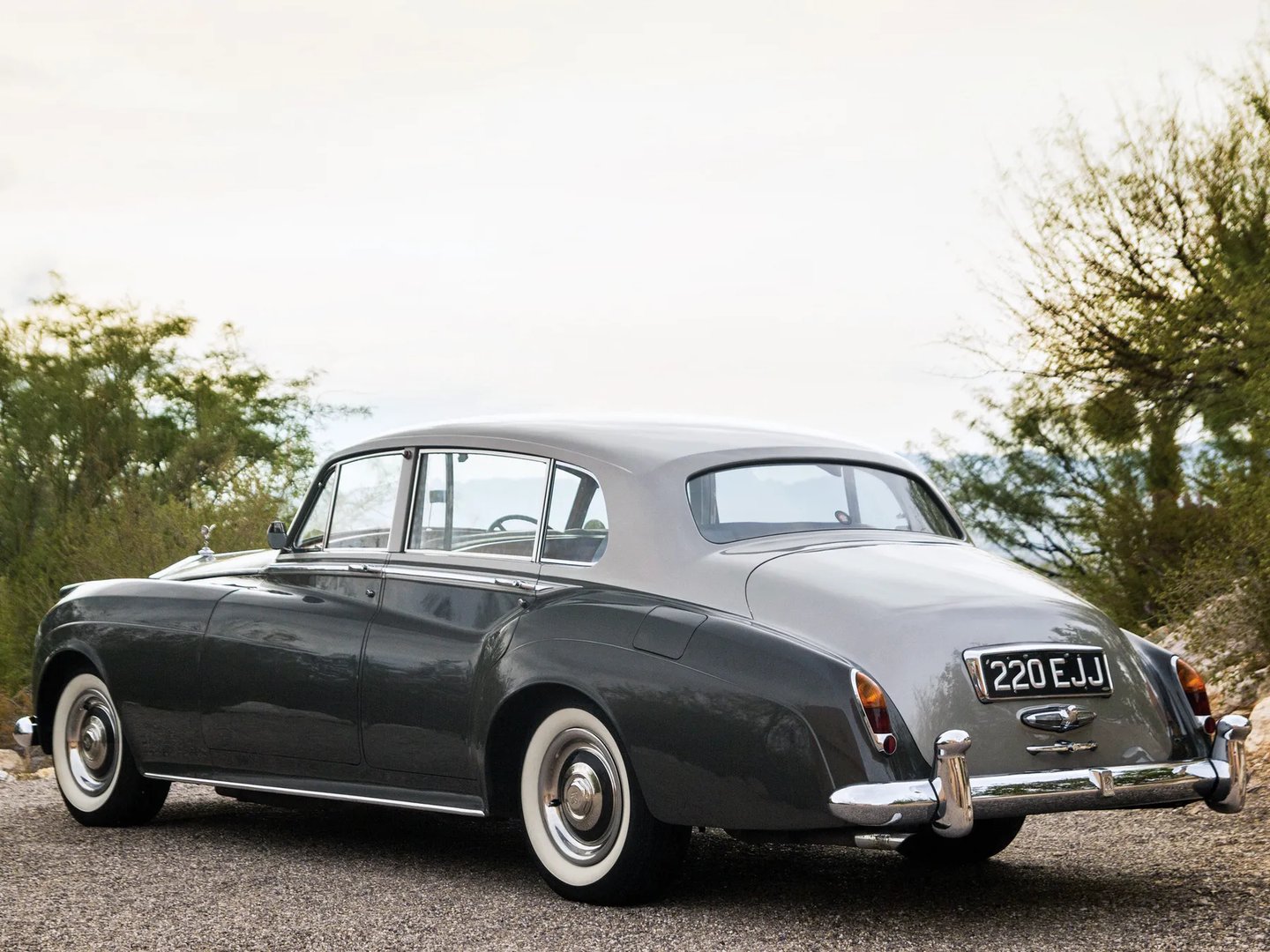 Rolls-Royce_Silver_Cloud_2_generation__Sedan__6.jpg