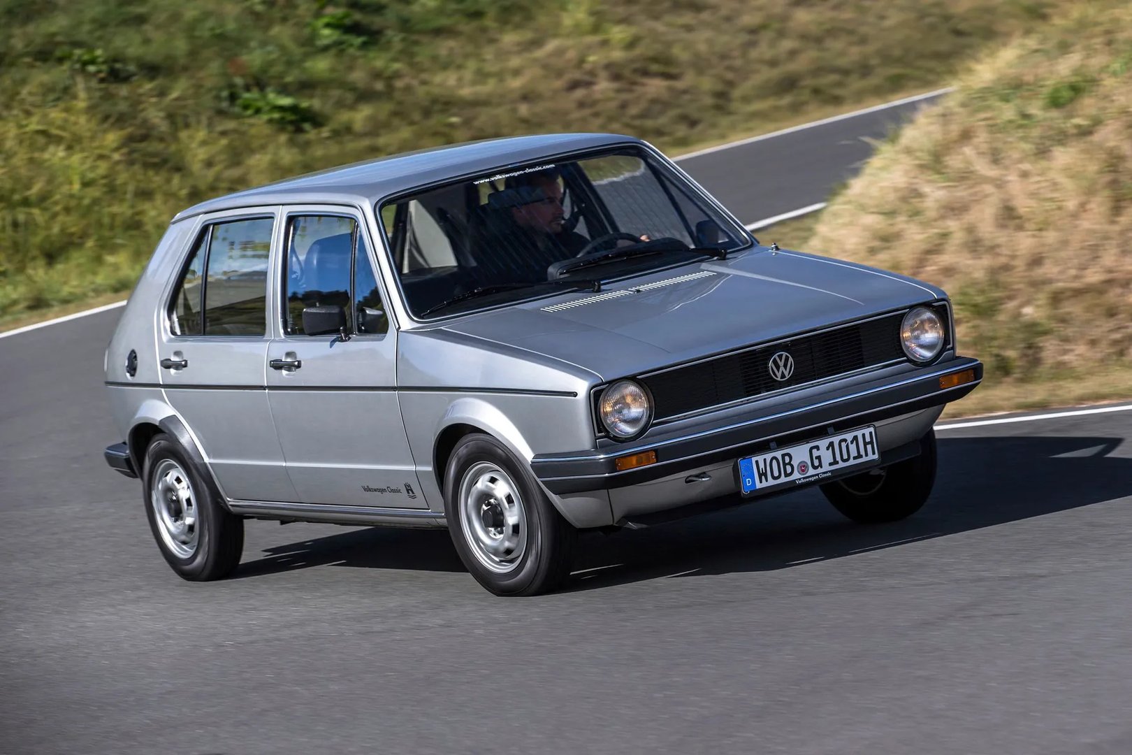 Volkswagen_Golf_1_generation_restyling__Hatchback_5-door__1.jpg