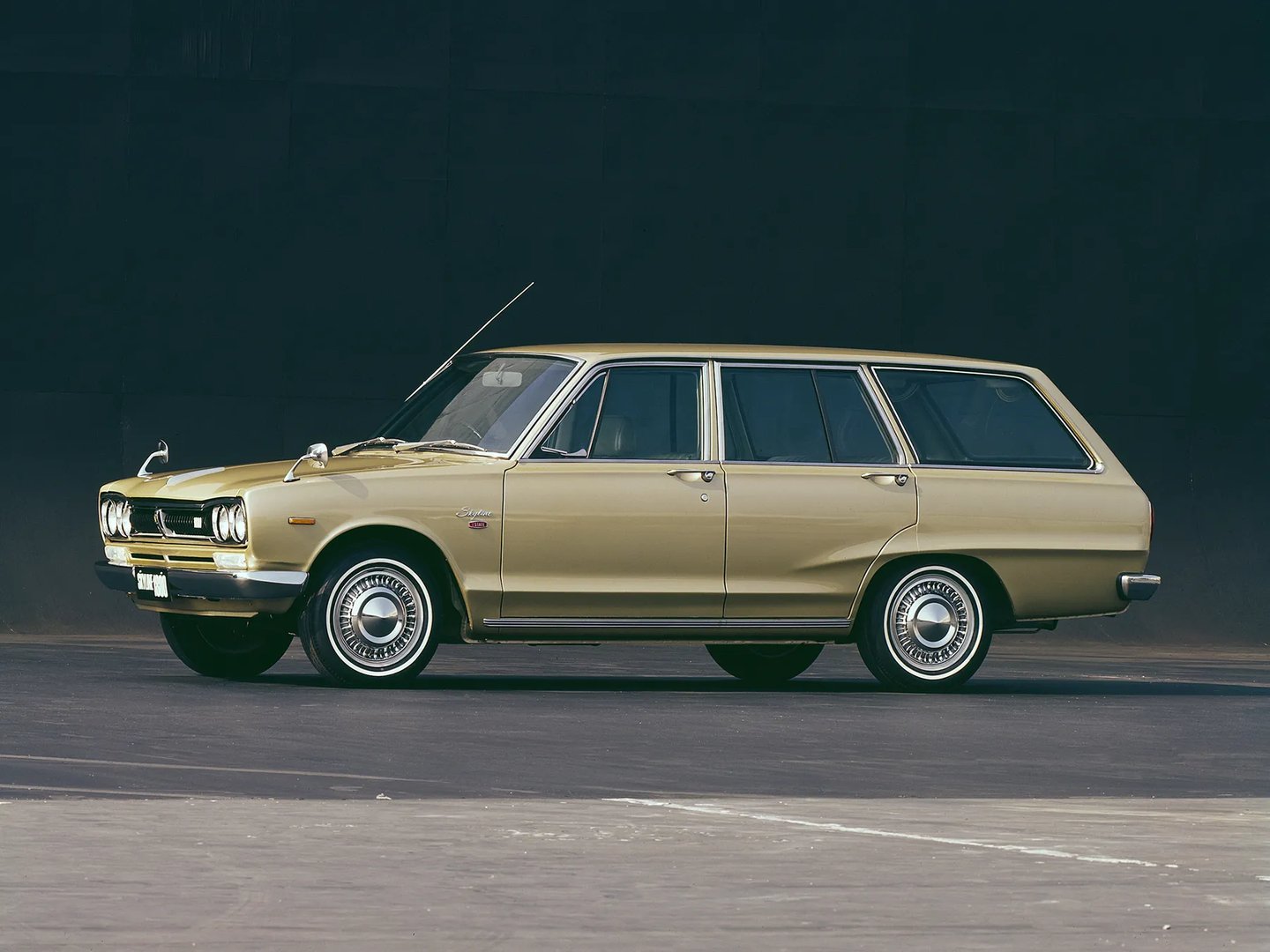 Nissan_Skyline_3_generation__Estate_5-door__5.jpg