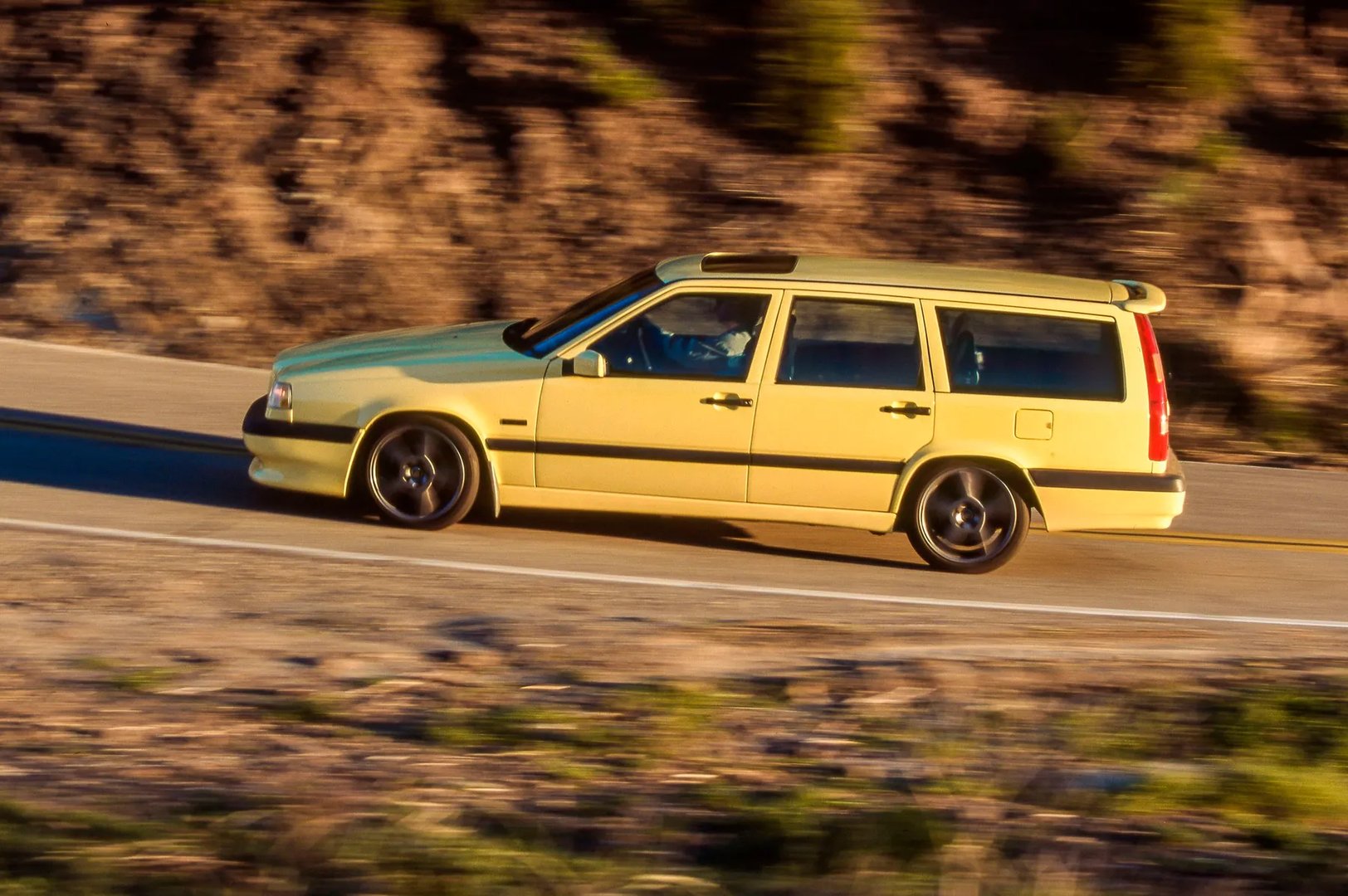 Volvo_850_1_generation__Estate_5-door__11.jpg