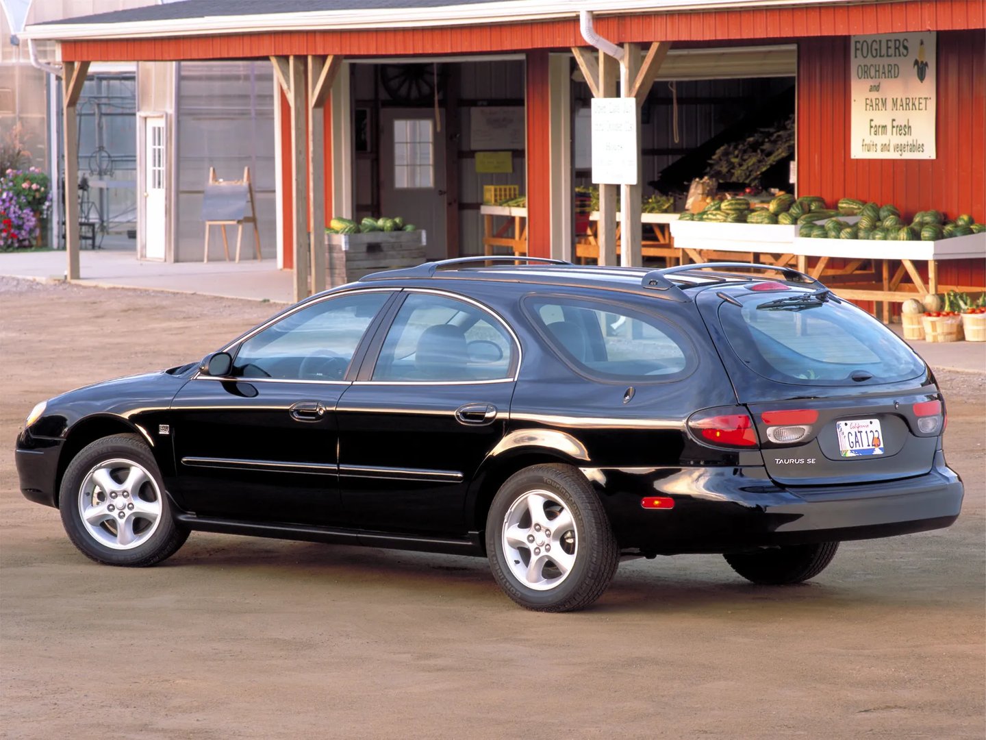 Ford_Taurus_4_generation__Estate_5-door__4.jpg