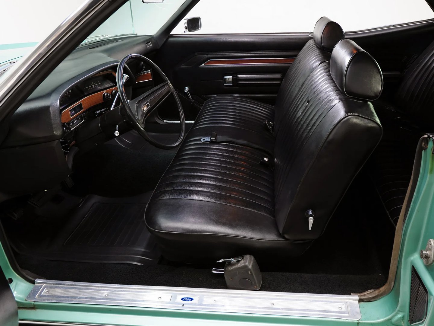 Ford_Galaxie_(USA)_4_generation__Coupe_Hardtop__5.jpg