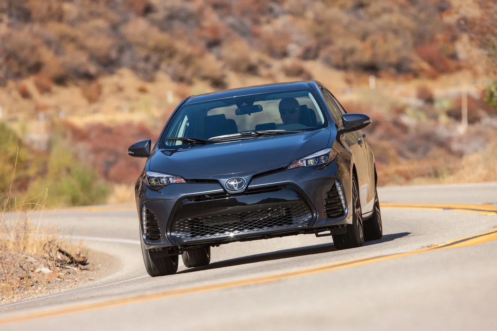 Toyota_Corolla_11_generation_restyling__Sedan__5.jpg