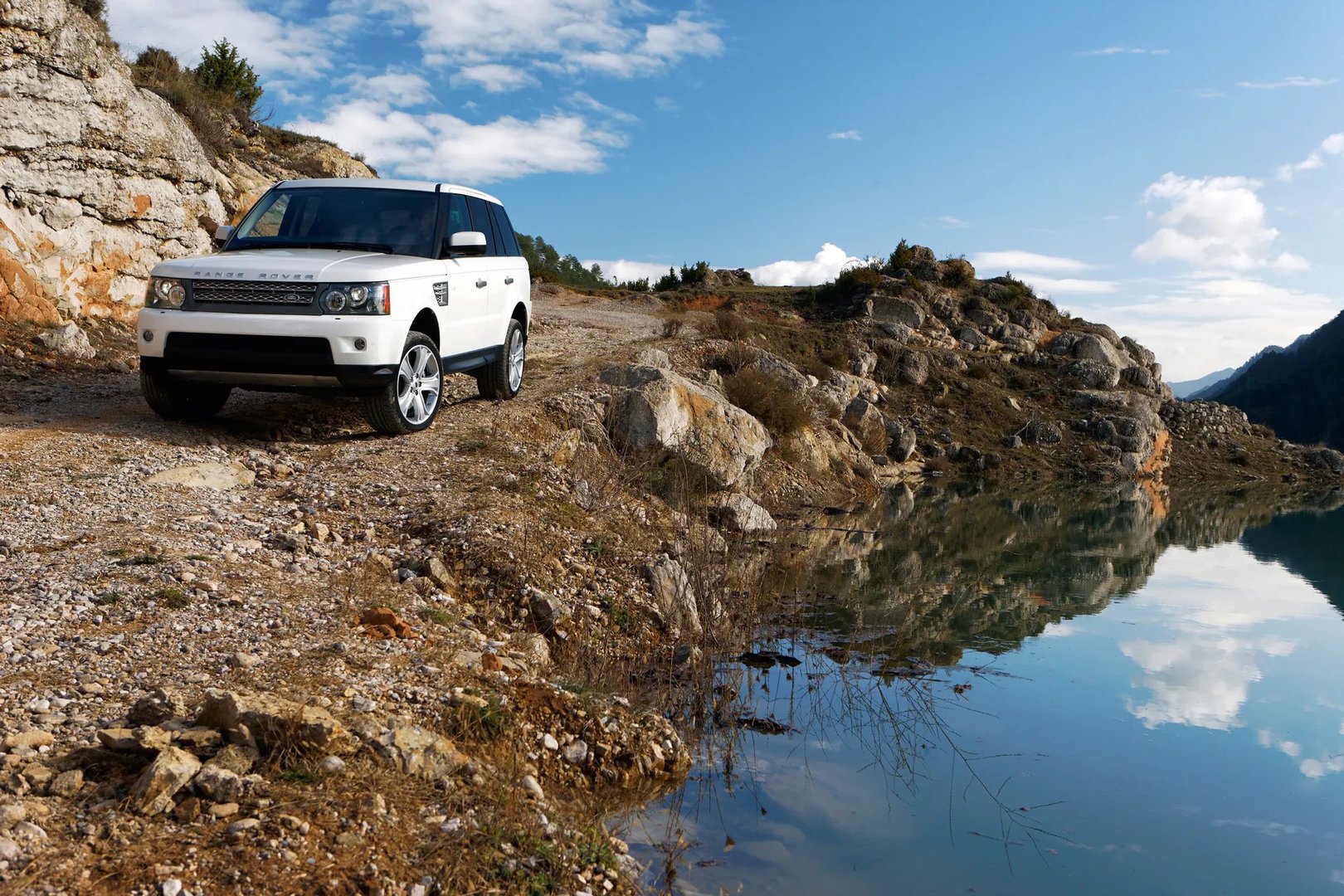 Land Rover_Range_Rover_Sport_1_generation_restyling__SUV_5-doors__2.jpg