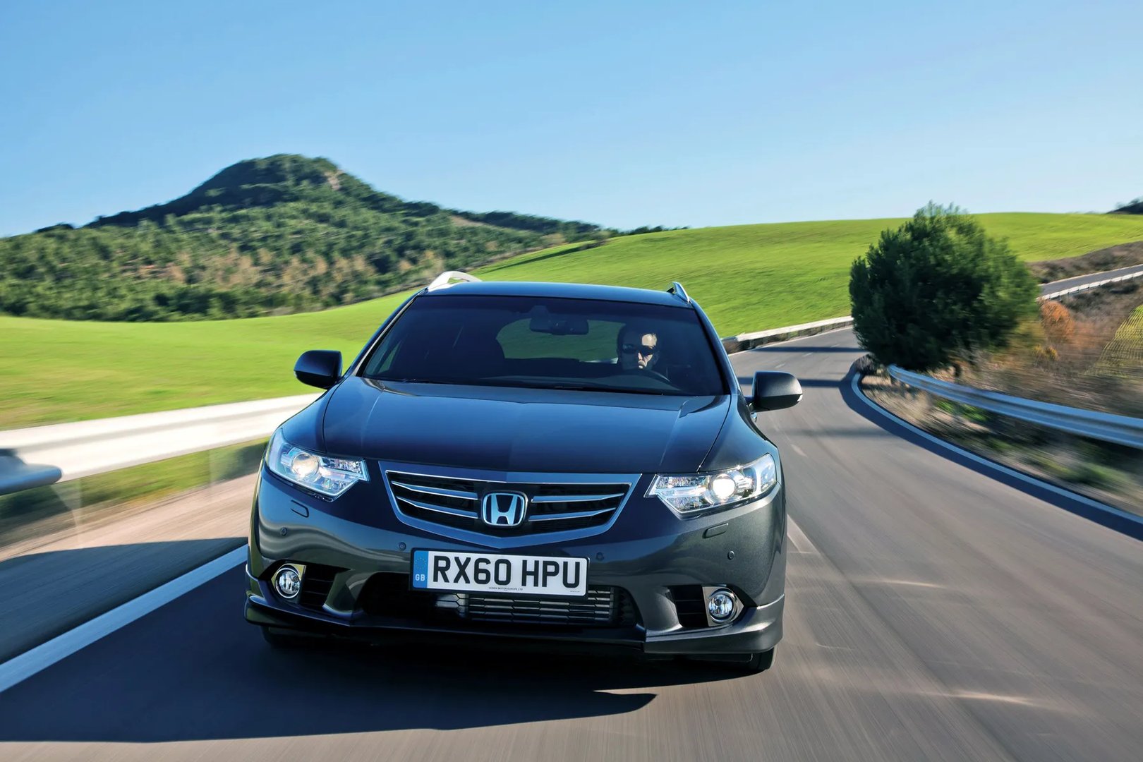 Honda_Accord_8_generation_restyling__Estate_5-door__1.jpg