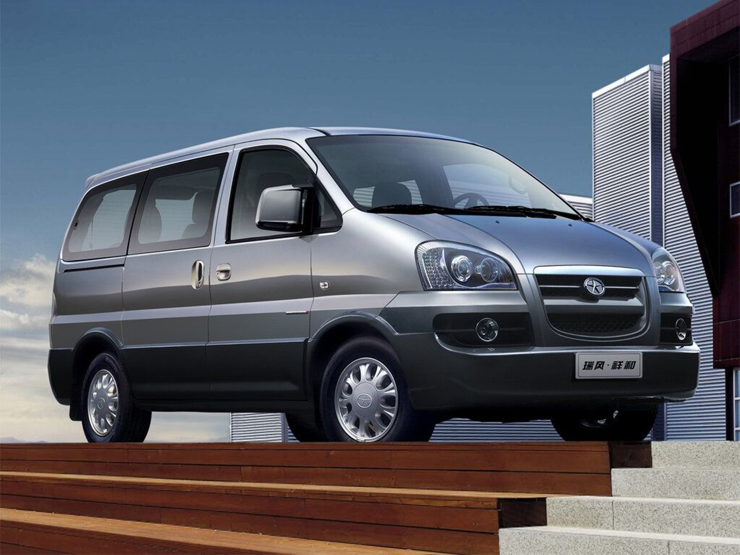 jac_M1_(Refine)_1_generation__Minivan__3.jpg