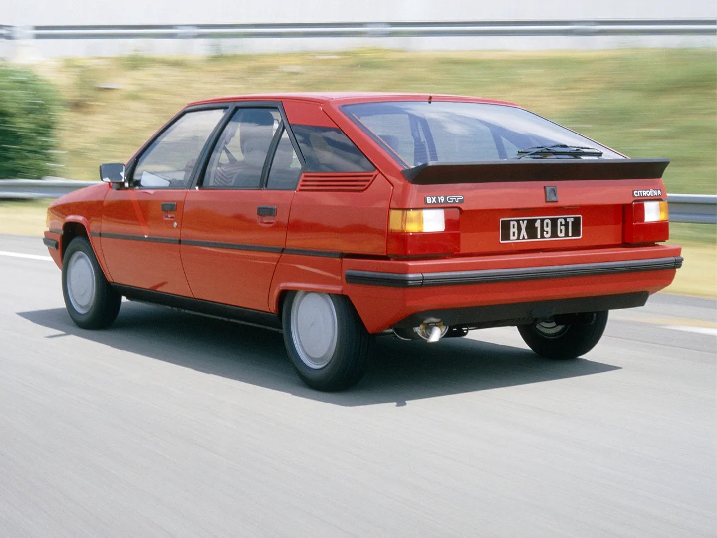Citroen_BX_1_generation__Hatchback_5-door__9.jpg