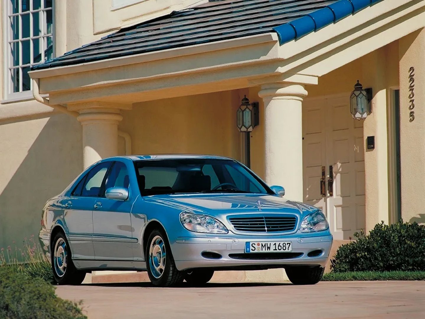 Mercedes_S-Class_4_generation__Sedan__12.jpg