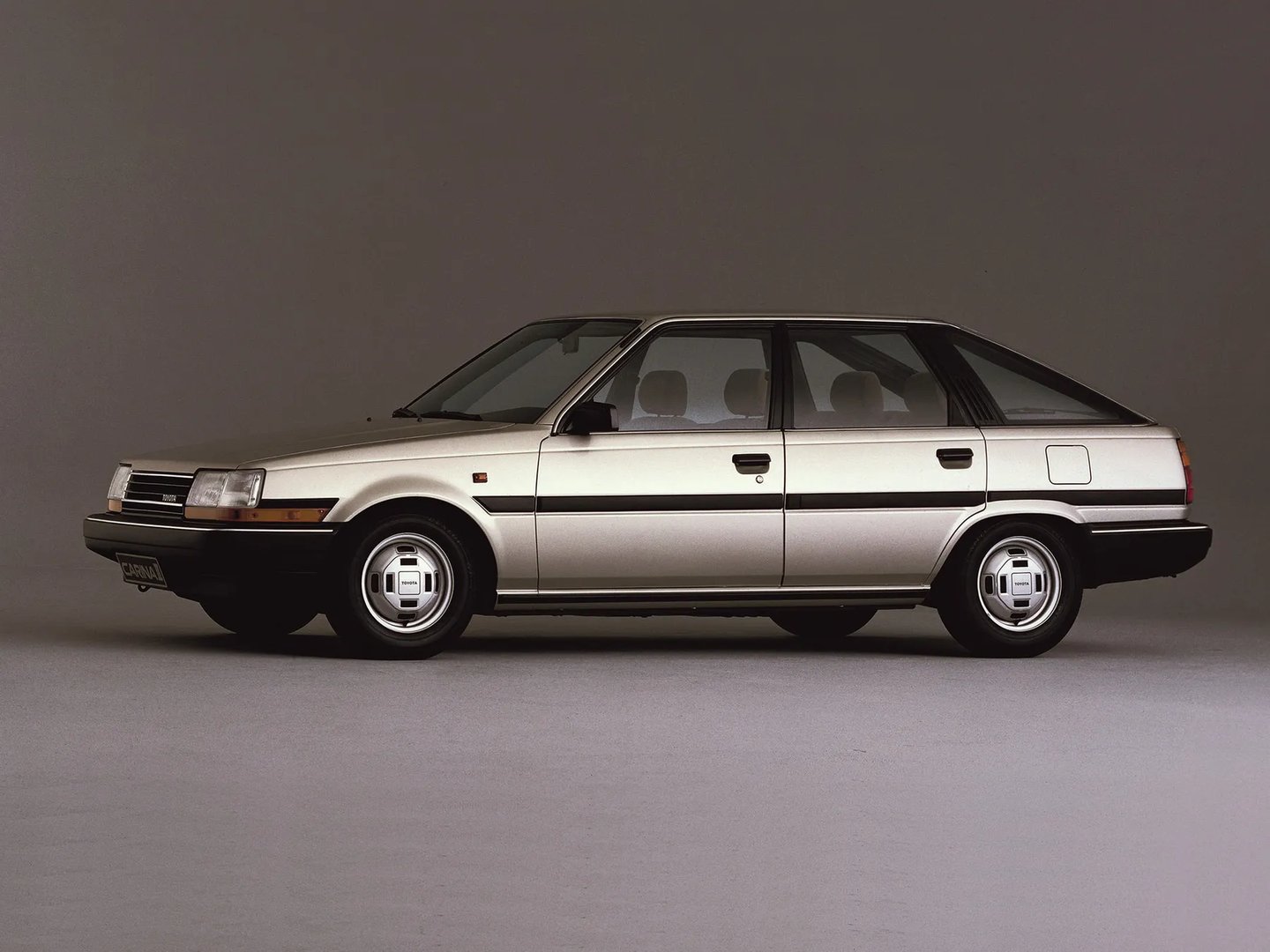 Toyota_Carina_4_generation__Hatchback_5-door__1.jpg