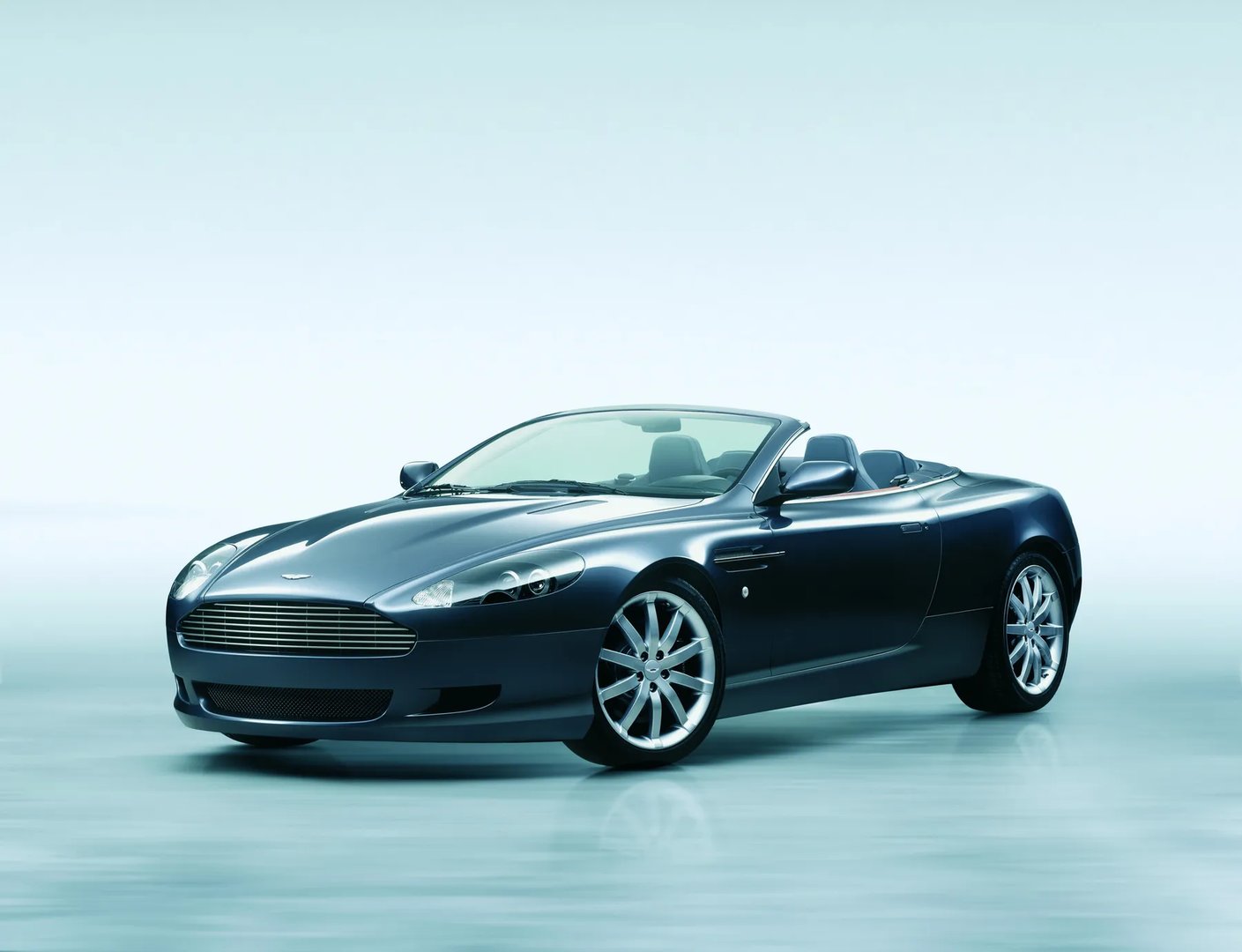 Aston Martin_DB9_1_generation__Cabrio__1.jpg