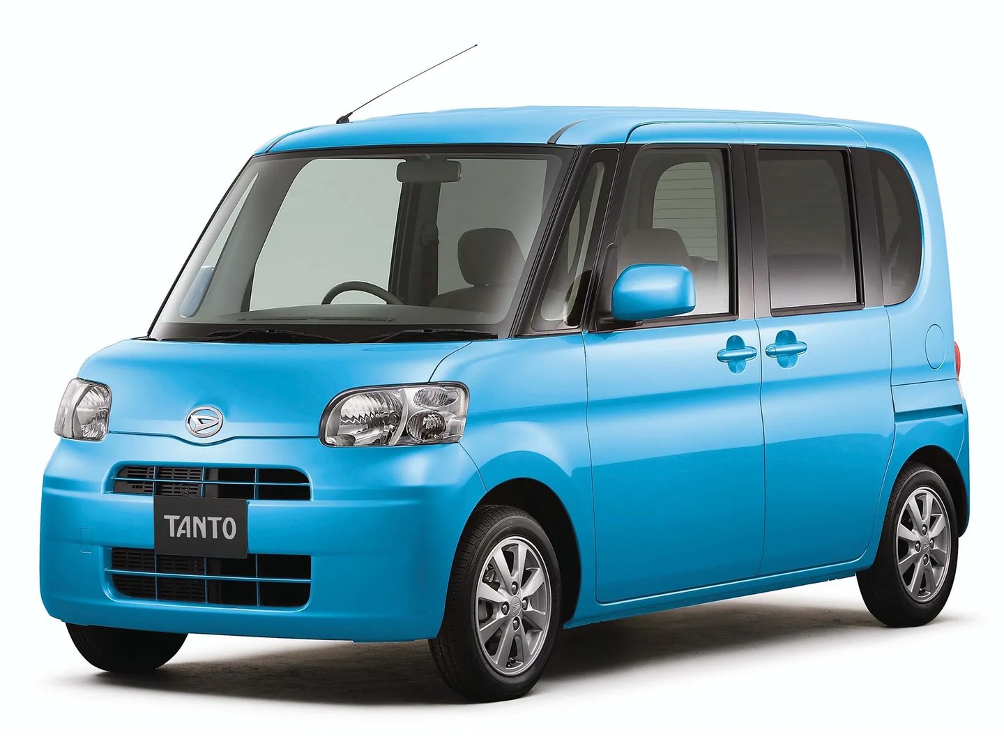Daihatsu_Tanto_2_generation__Microvan__main.jpg