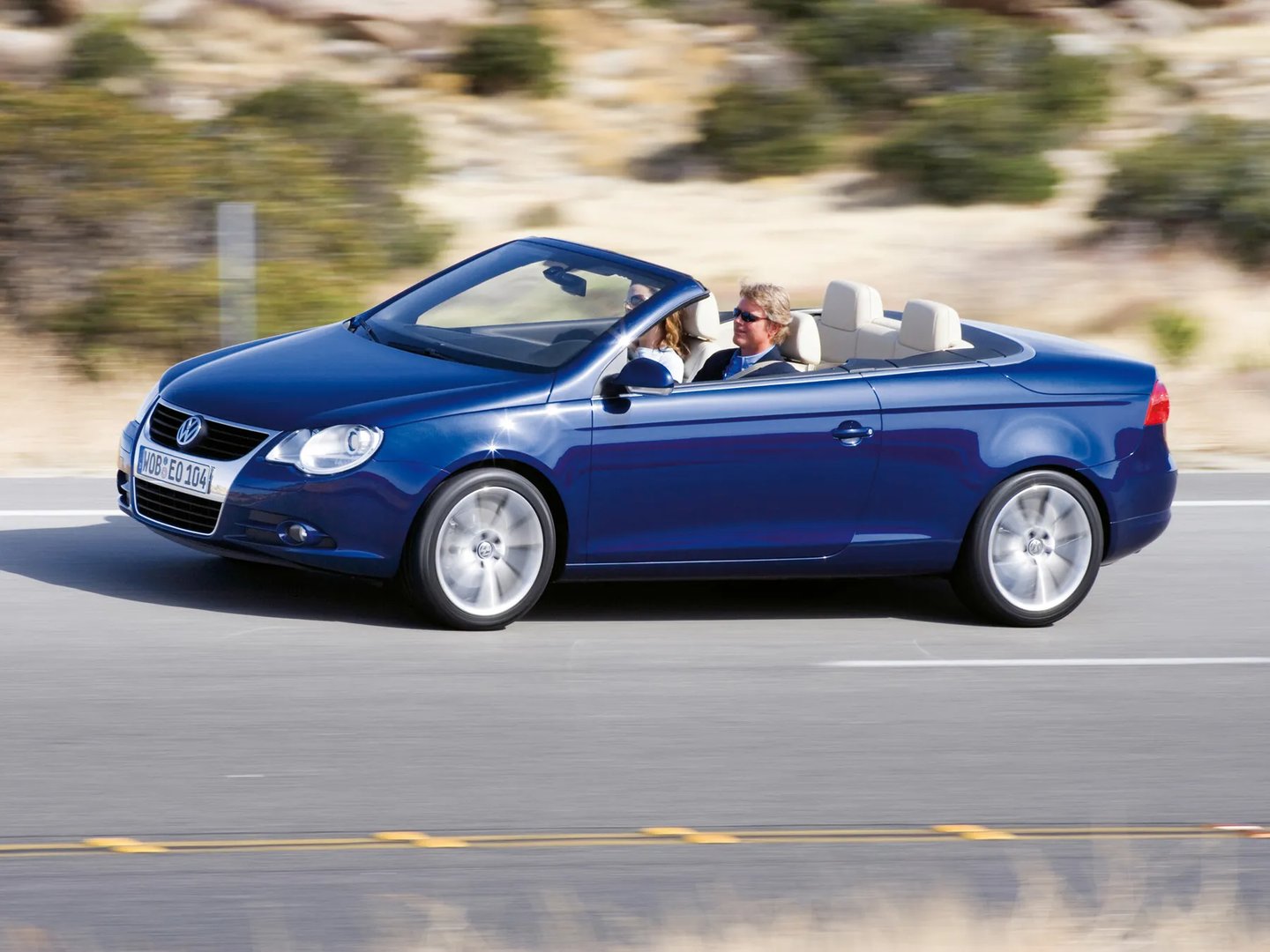 Volkswagen_Eos_1_generation__Cabrio__2.jpg