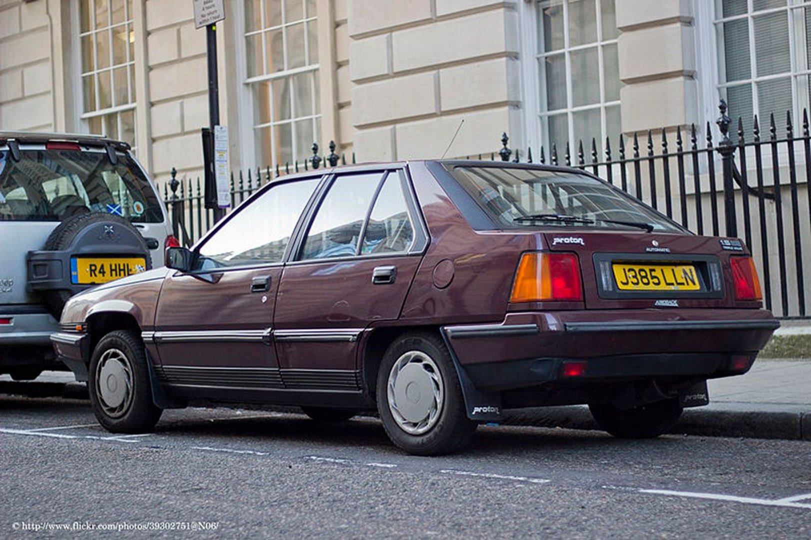 proton_Saga_1_generation__Hatchback_5-door__4.jpg